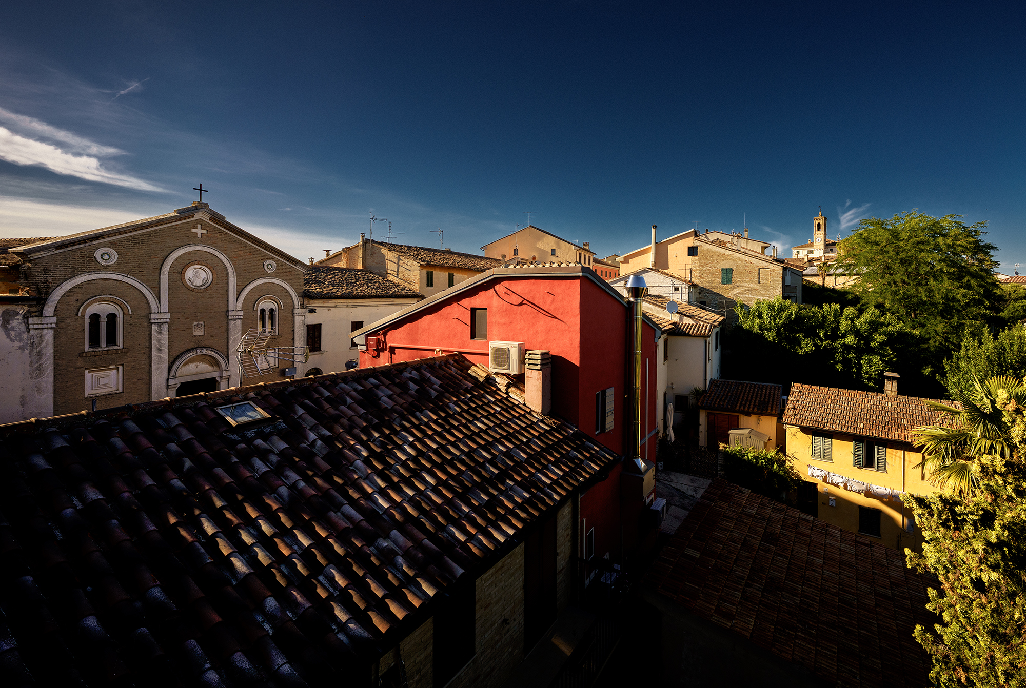 Among the rooftops of Morro d'Alba.