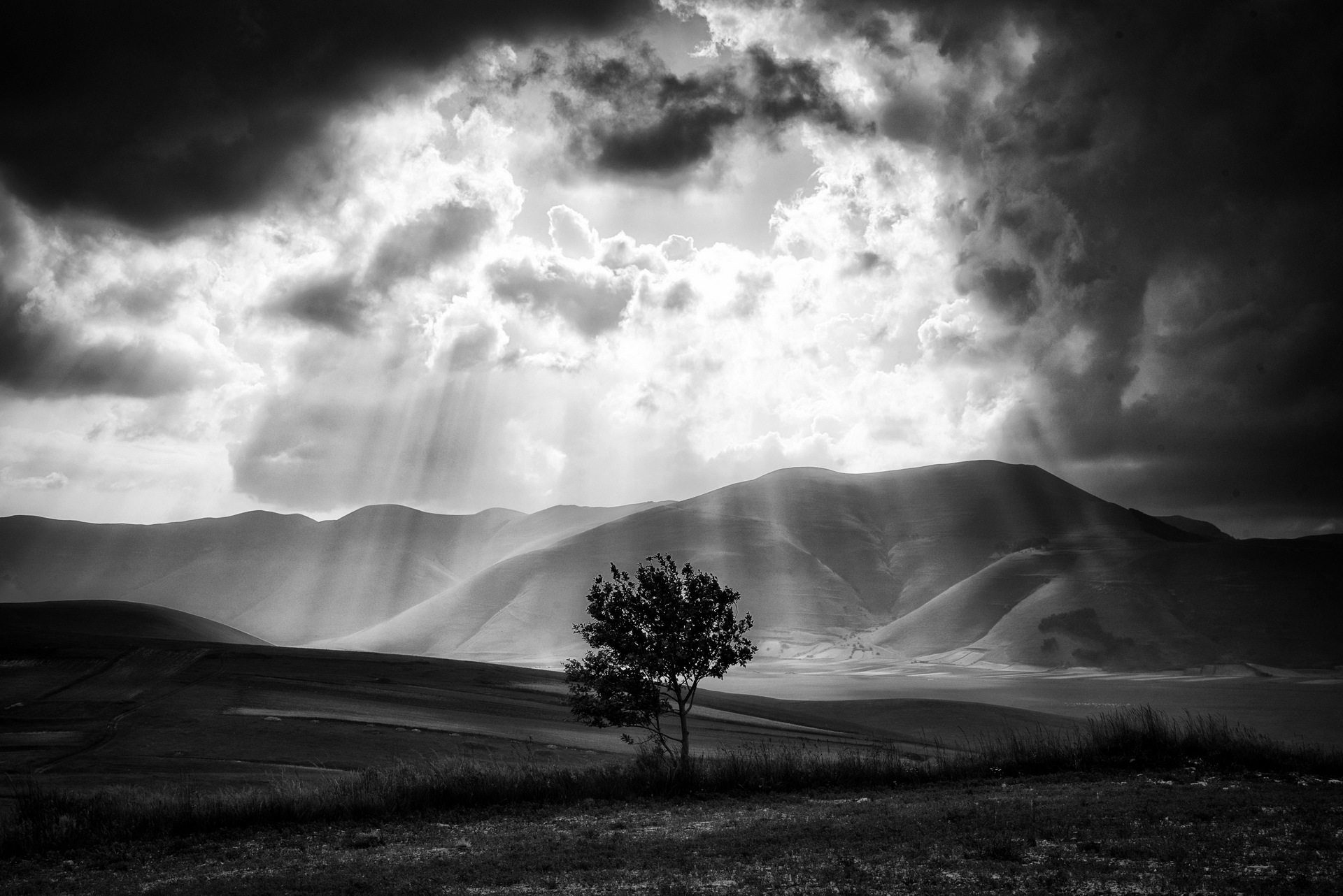 Sibillini - Luce sul Pian Grande - Castelluccio (PG)