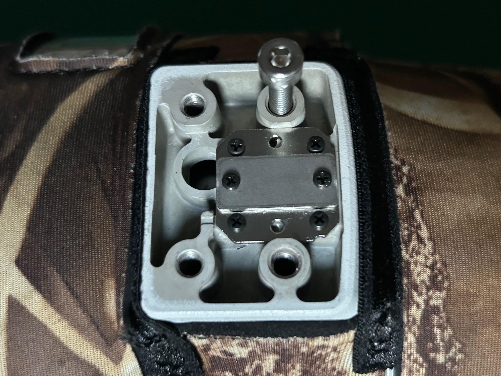 Alloggiamento viti anello treppiedi