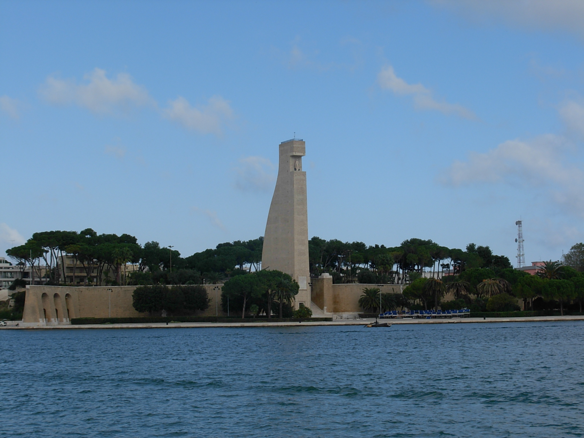 brindisi monumento almarinaio