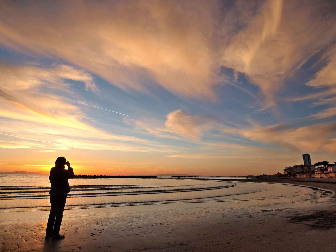 On the banks of the Mar8