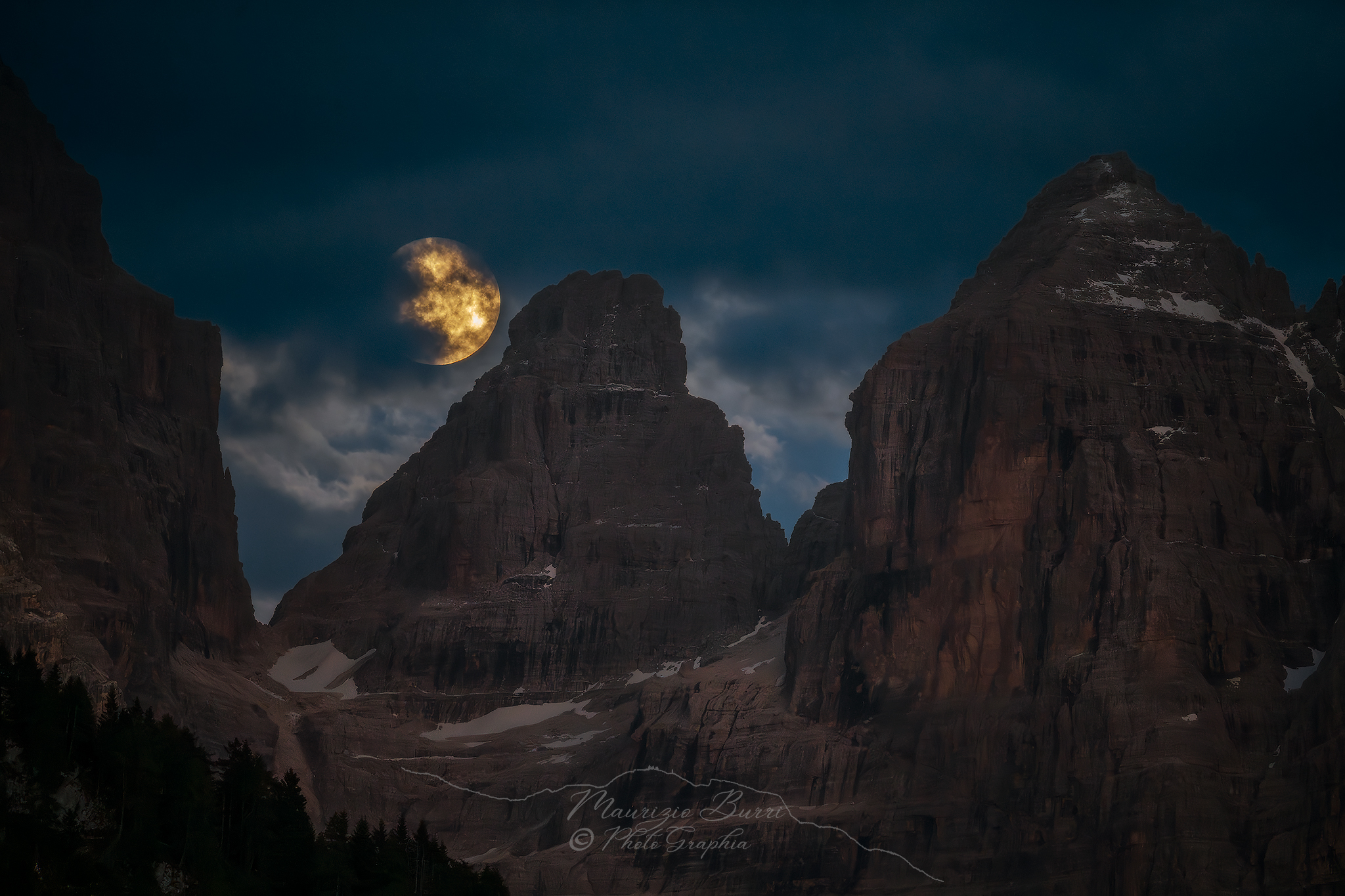 The Moon at dawn laps Cima Brenta Bassa