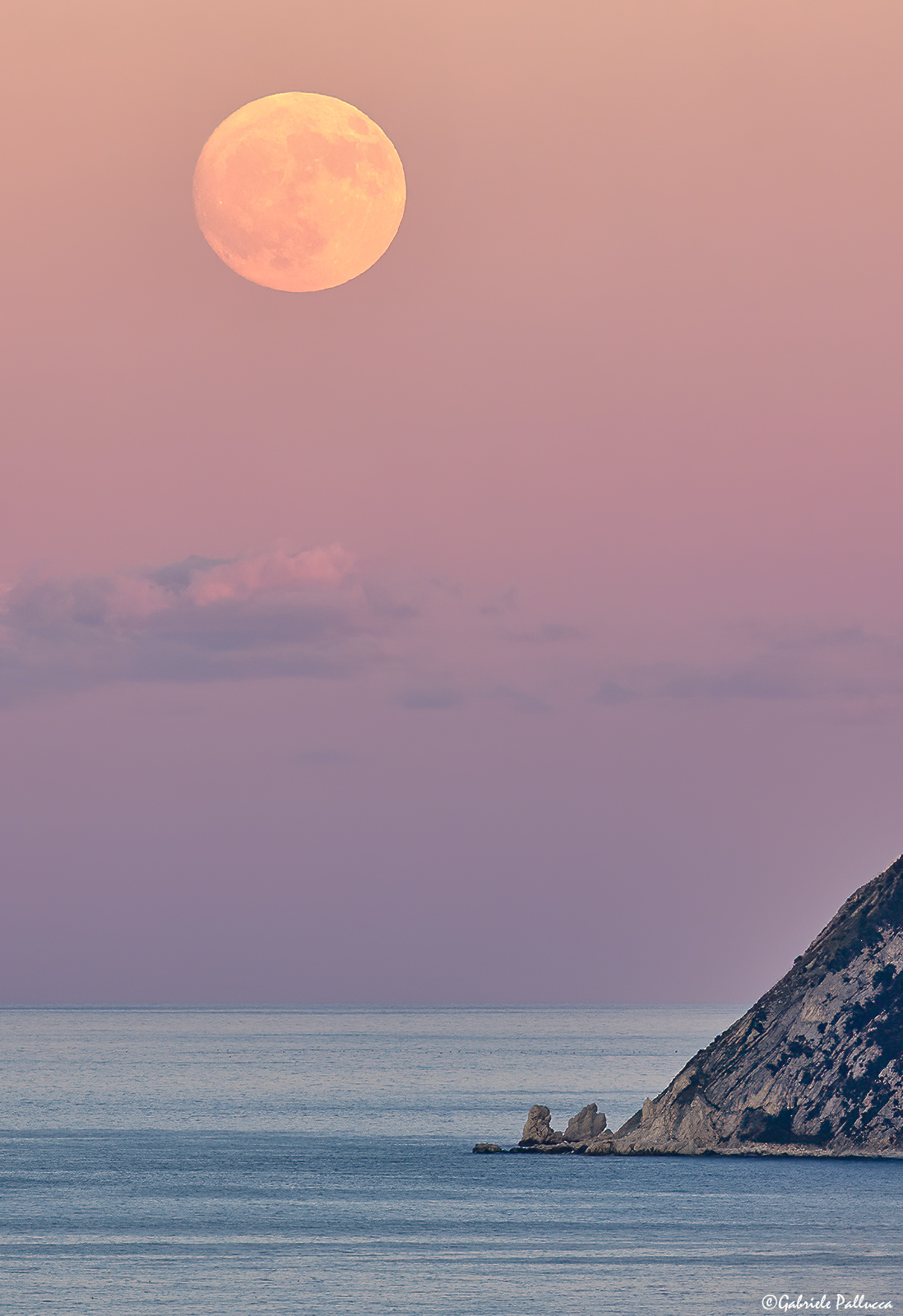 The Moon's greeting to the Two Sisters