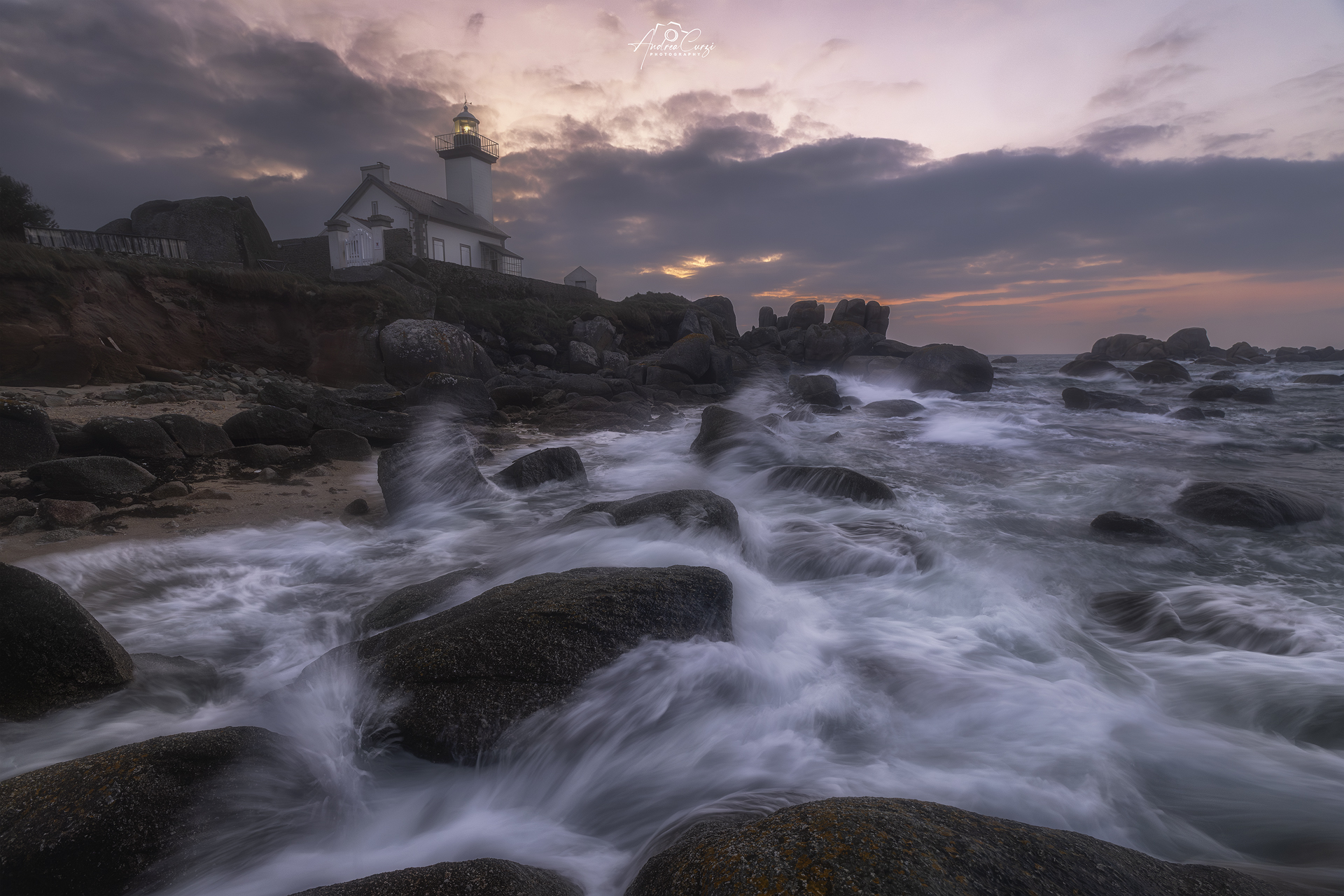 Rushing sunset at Pontusval Lighthouse