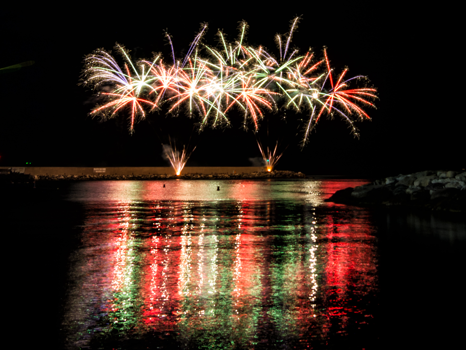 Colors and reflections on the sea