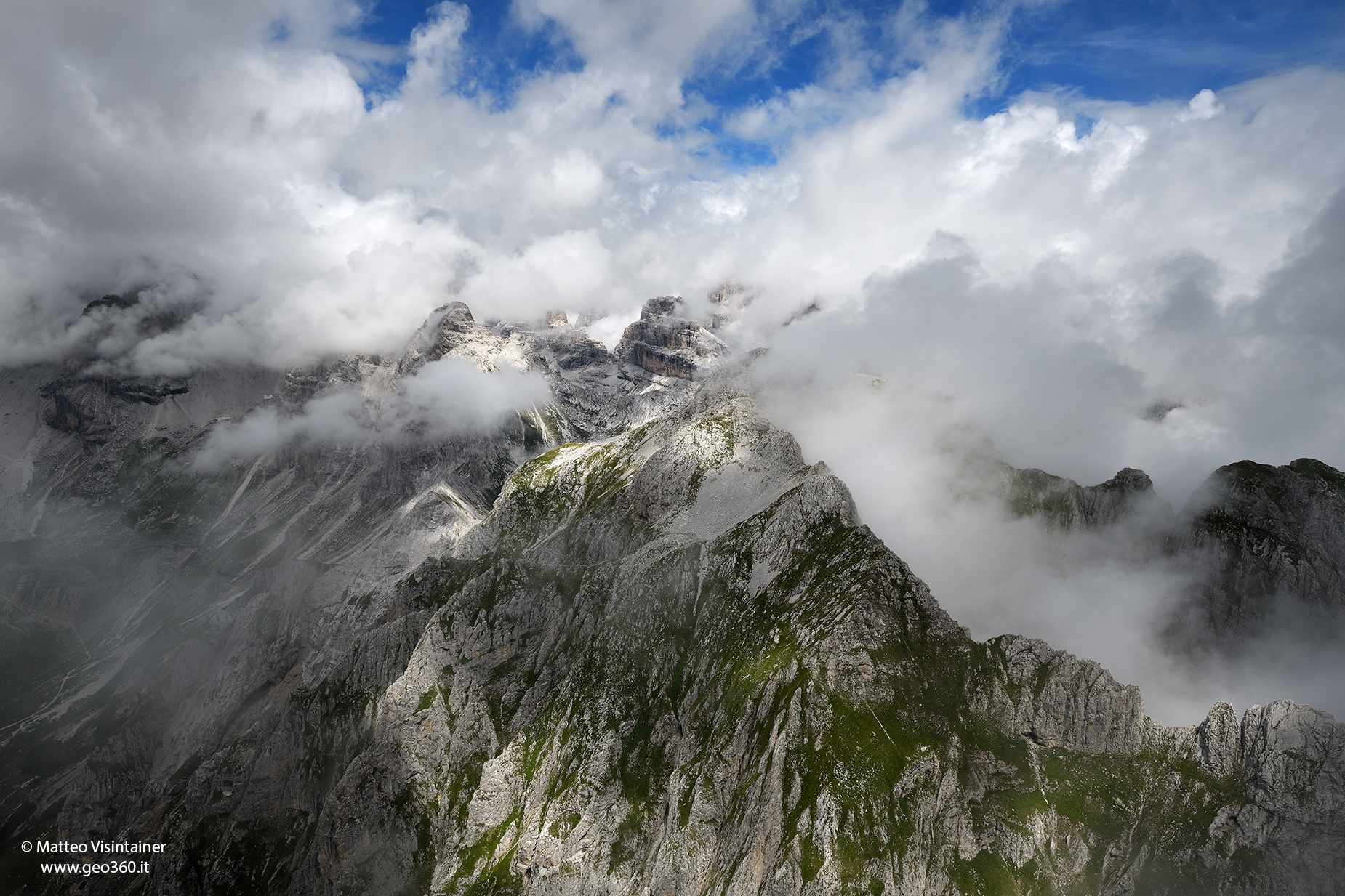 Are they mountains or clouds? (cit)