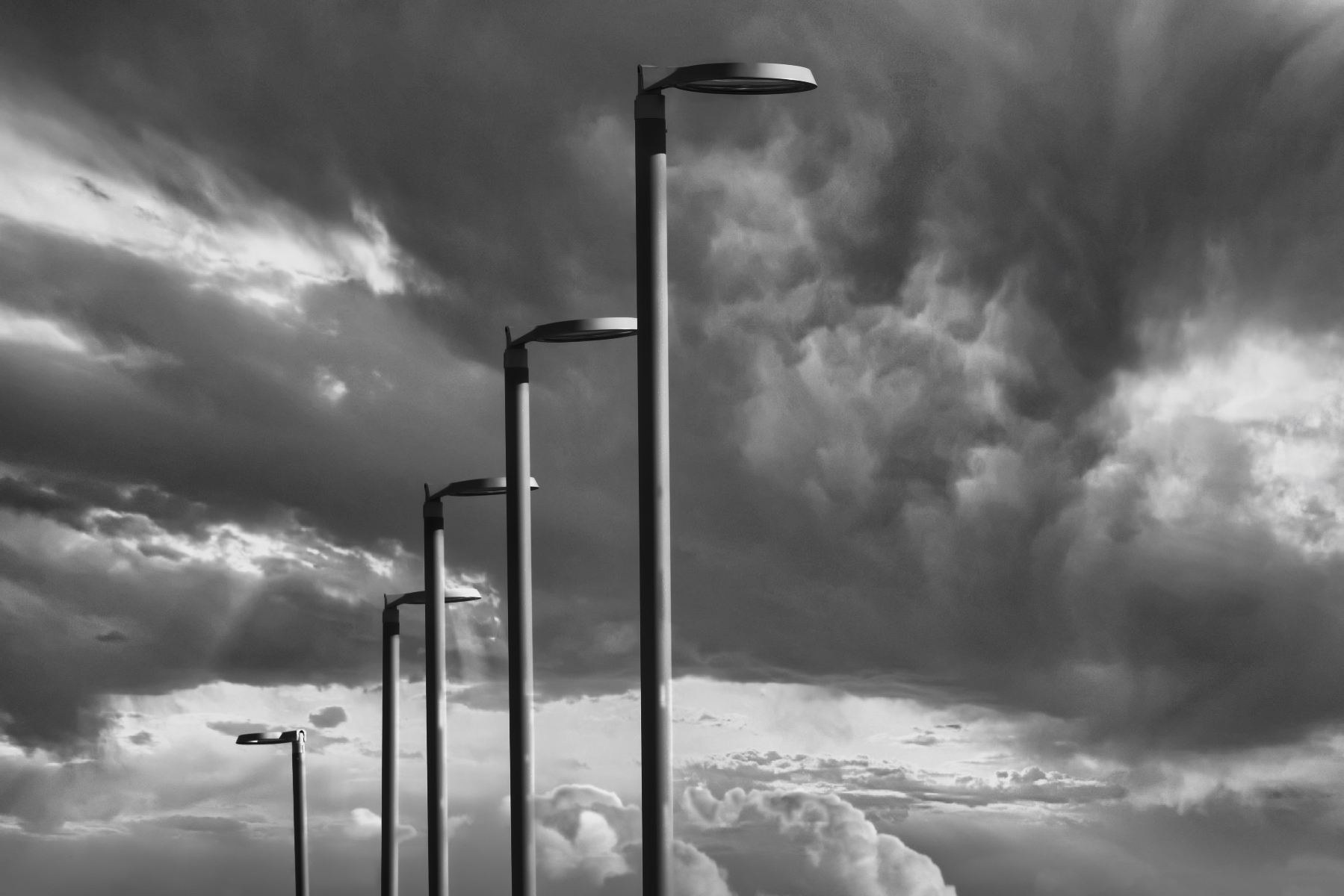 Ugualmente contrario