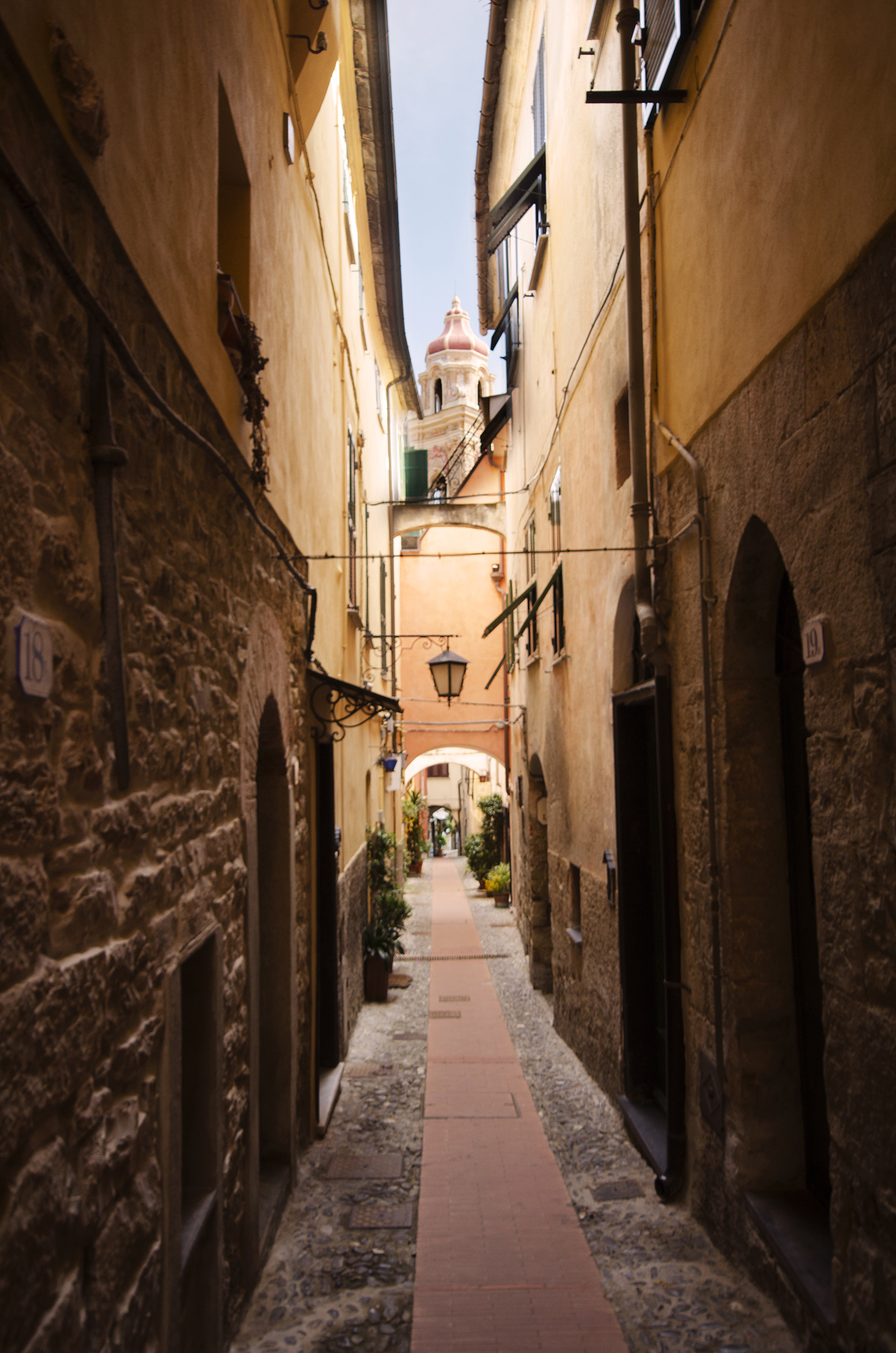 Cervo Ligure, campanile a far da capolino