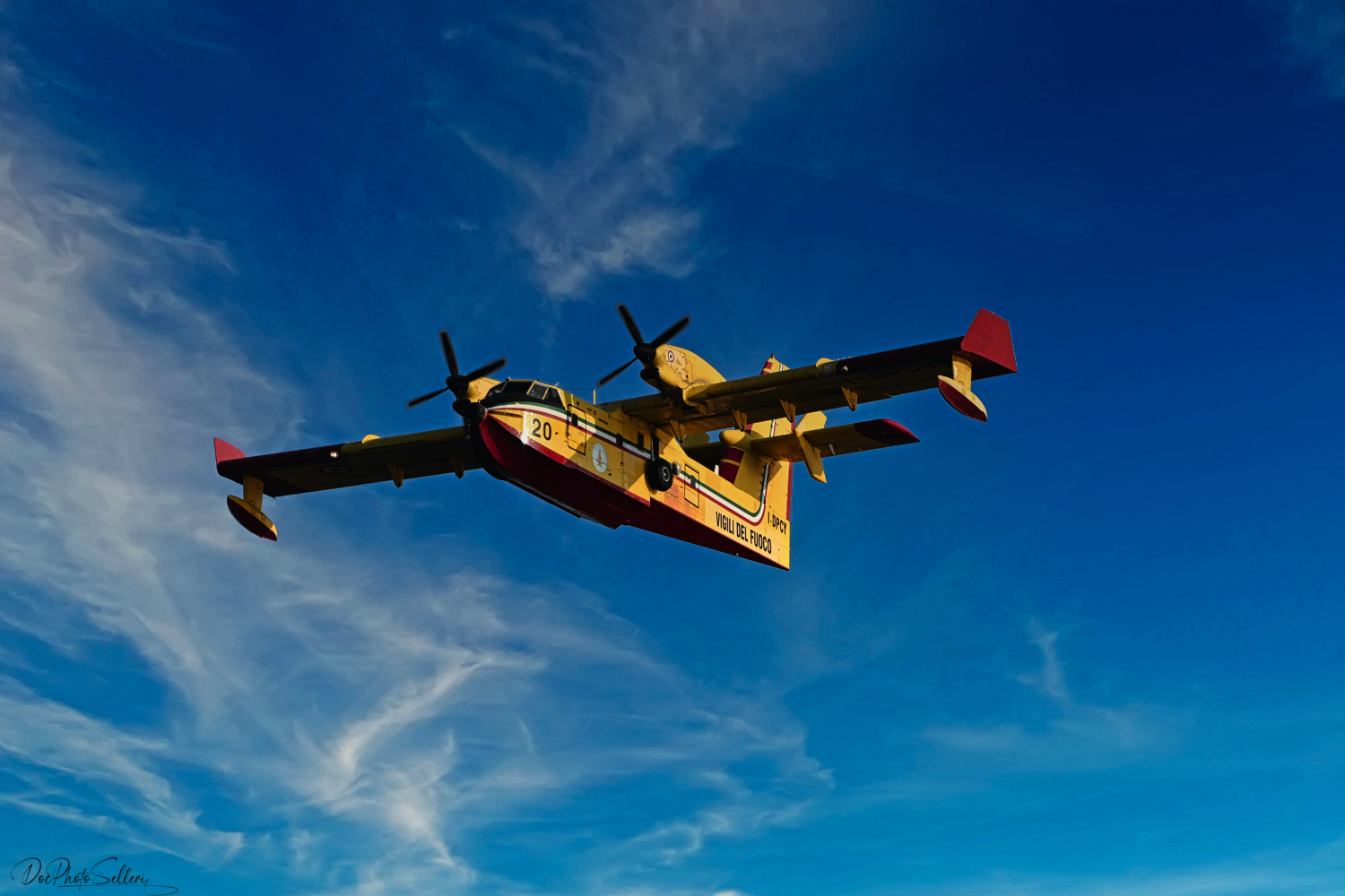 Canadair .. Vesuvius pine forest fire August 2025