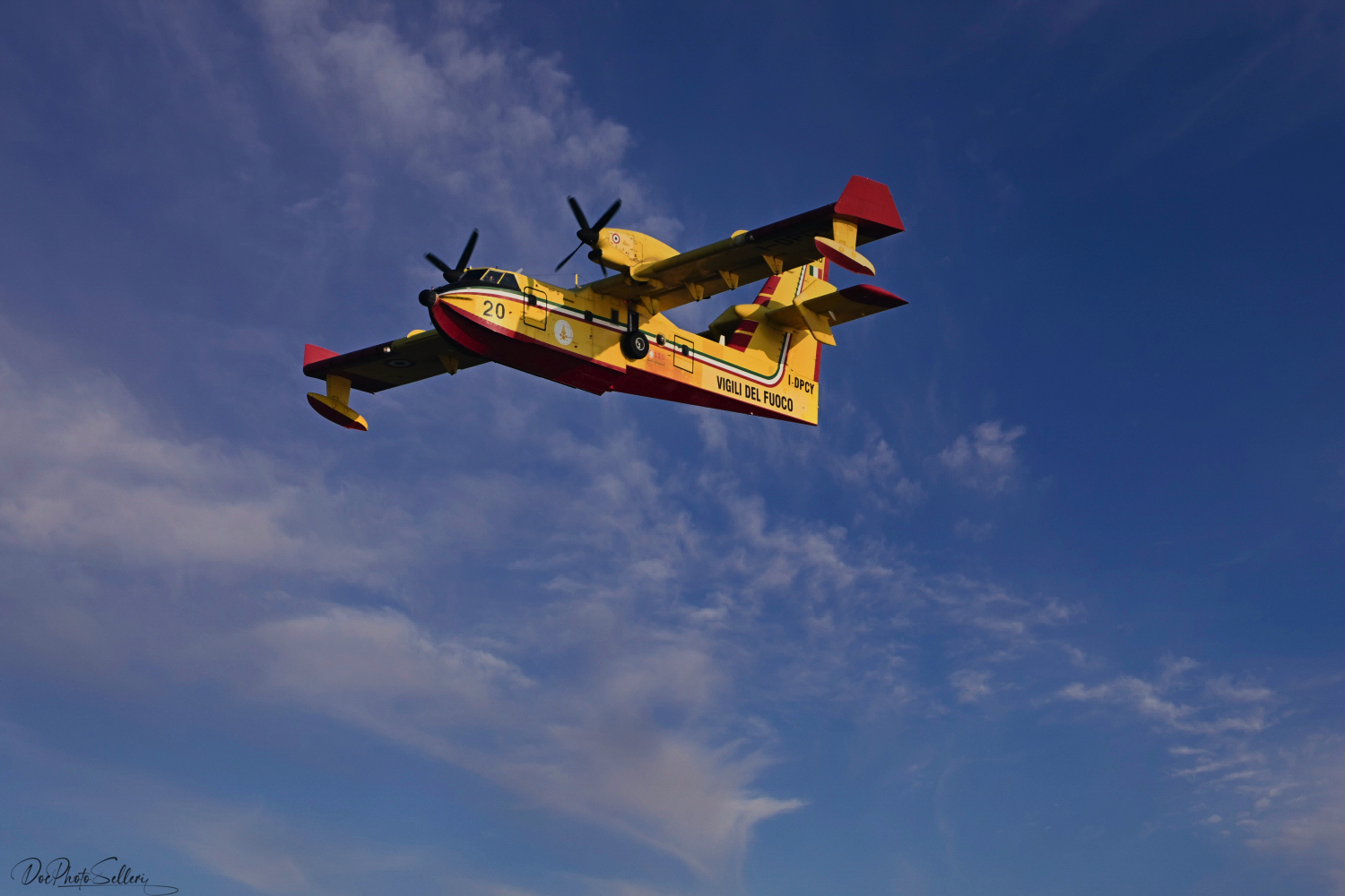 Canadair .. Vesuvius pine forest fire August 2025