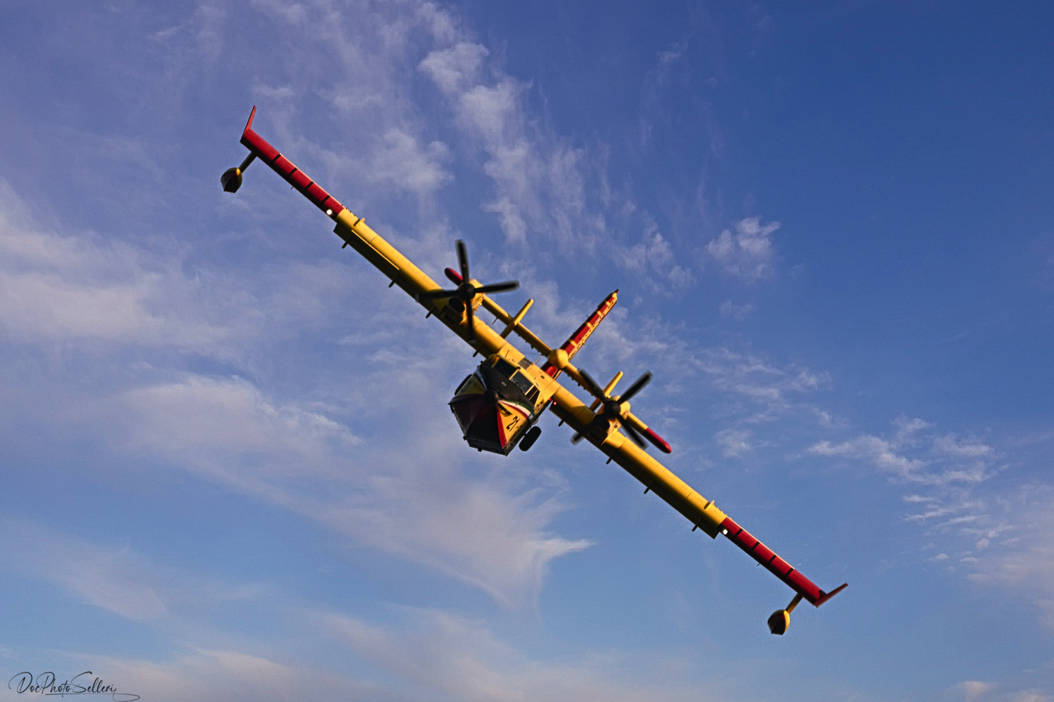 Canadair .. Vesuvius pine forest fire August 2025