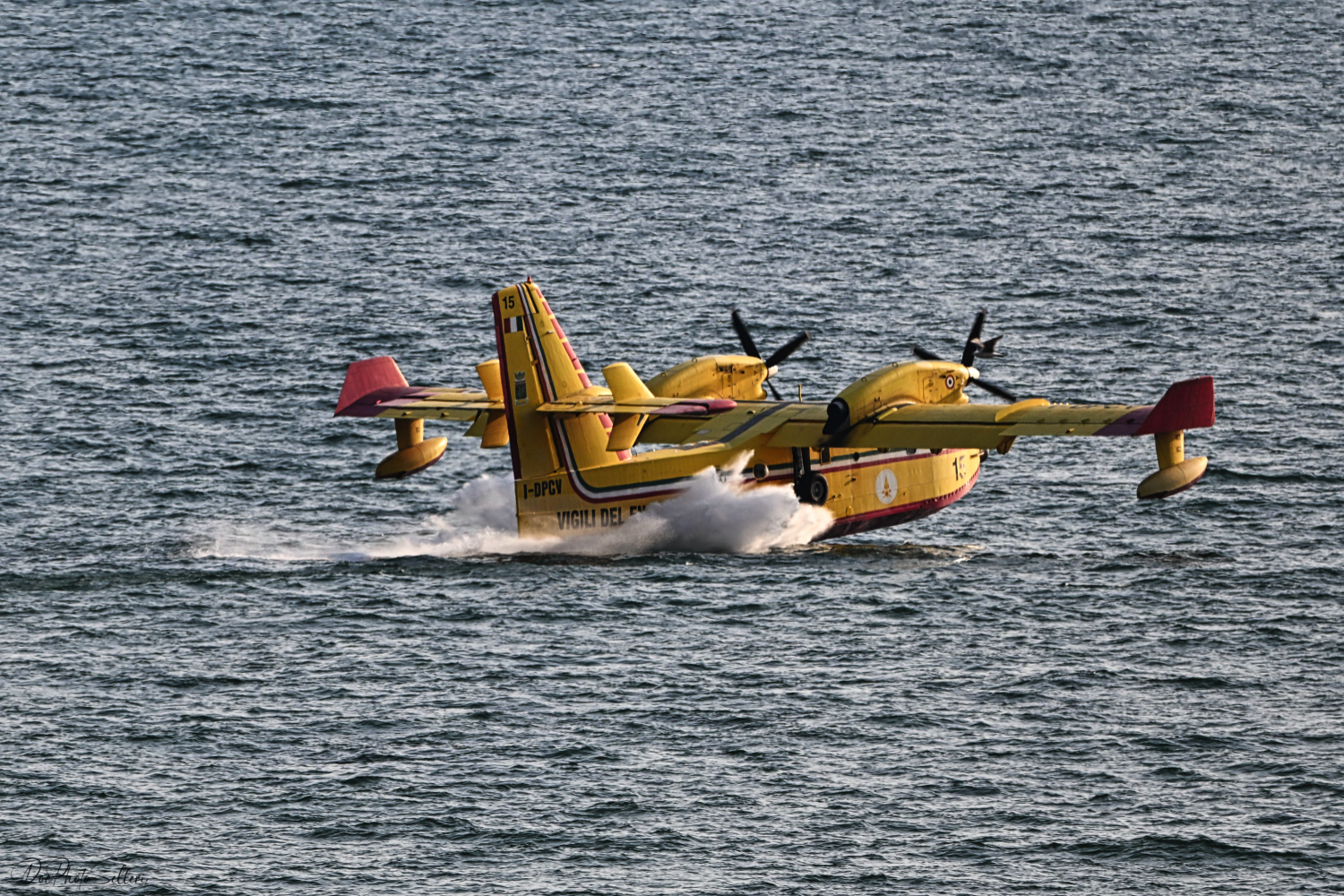 Canadair .. Vesuvius pine forest fire August 2025