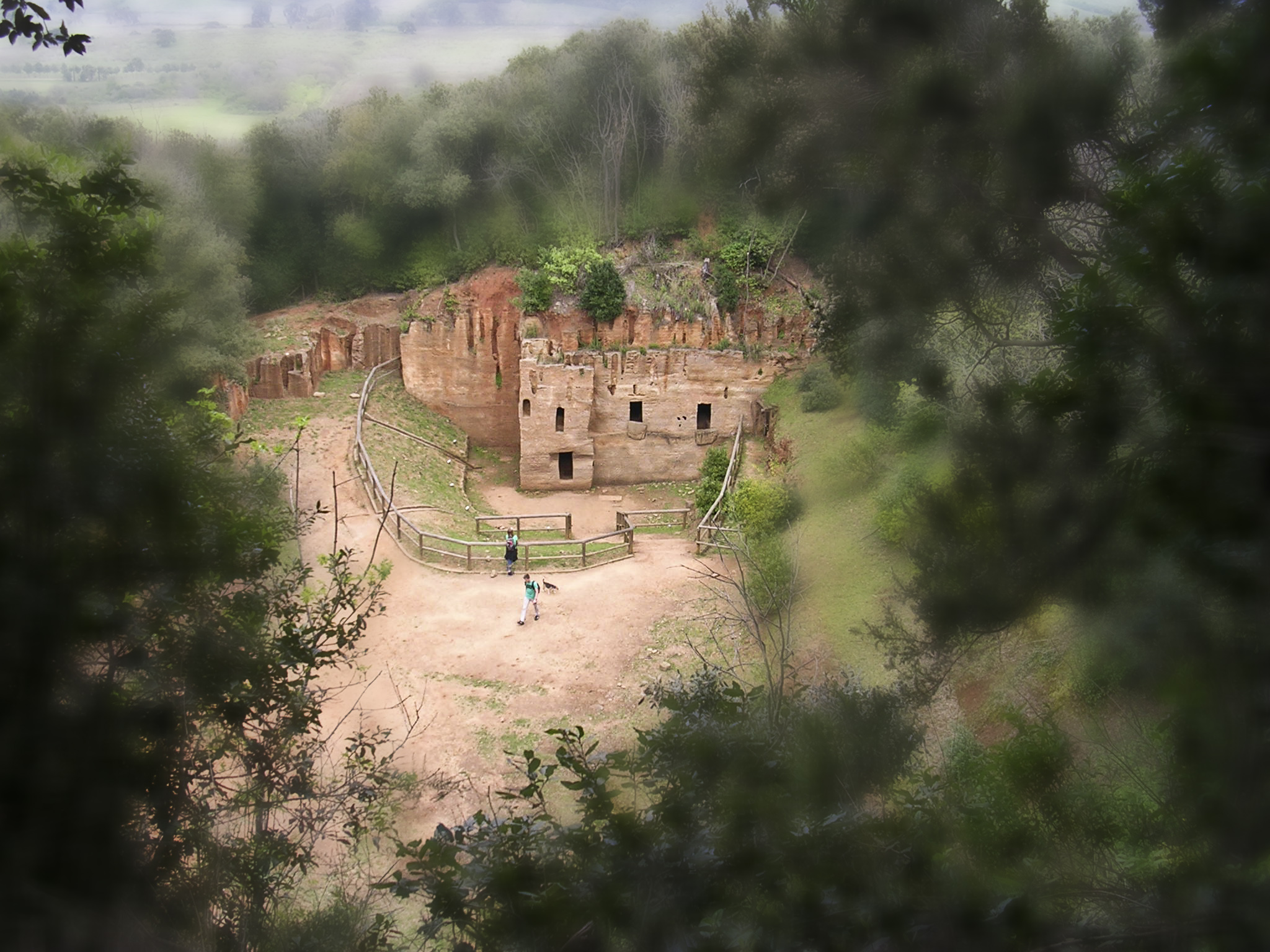 Swaps (li) Etruscan necropolis