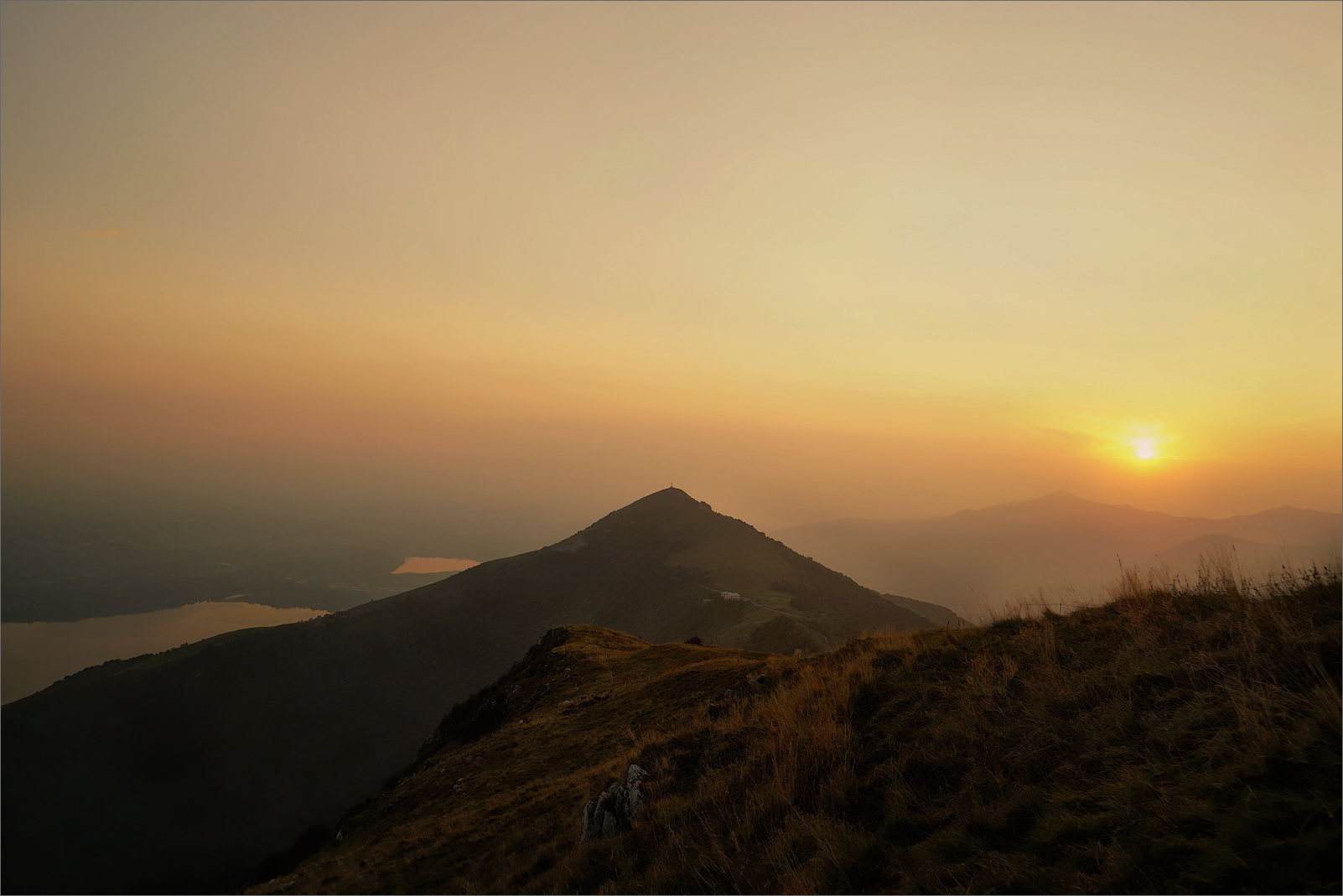 vista sul Monte Cornizzolo dal Monte Rai
