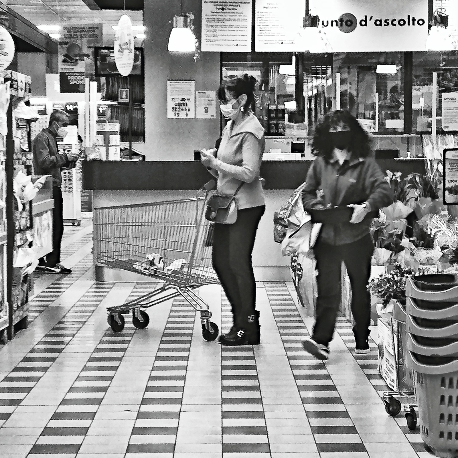 E' in apertura la cassa numero...