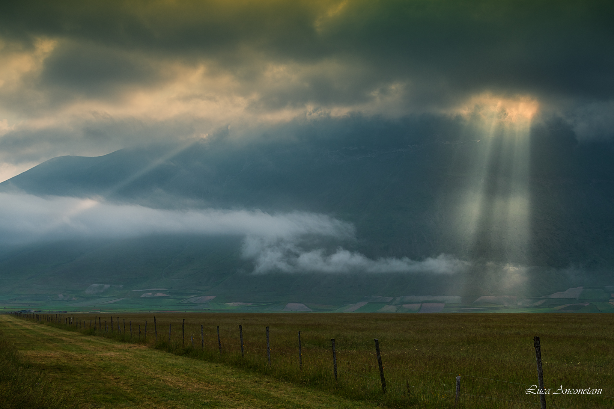 Sunrays a Castelluccio