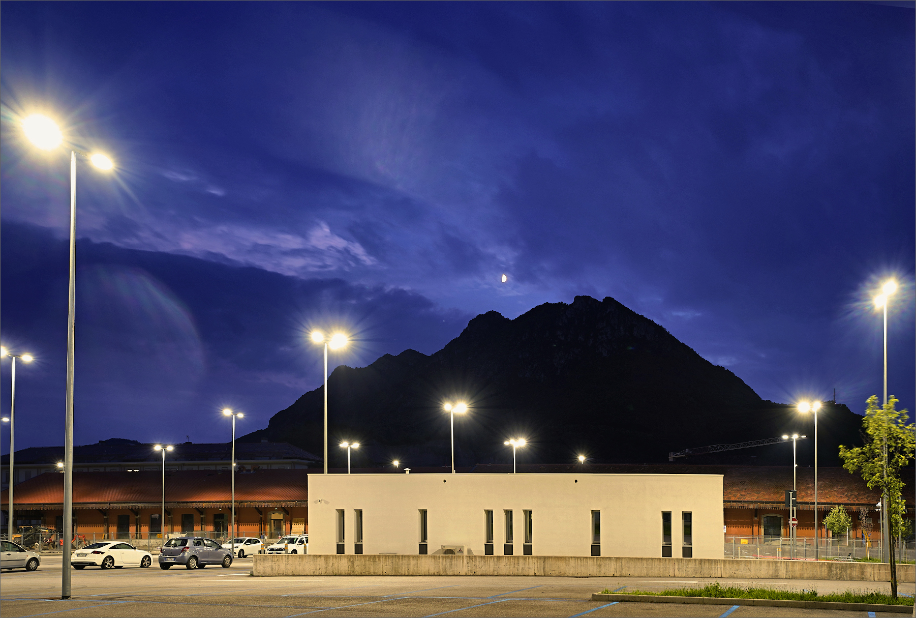 Monte Barro visto dalla Piazza del Mercato di Lecco