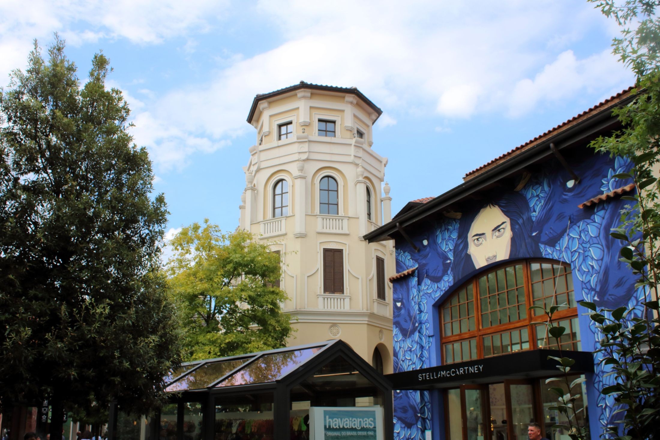 Il murales e la torre