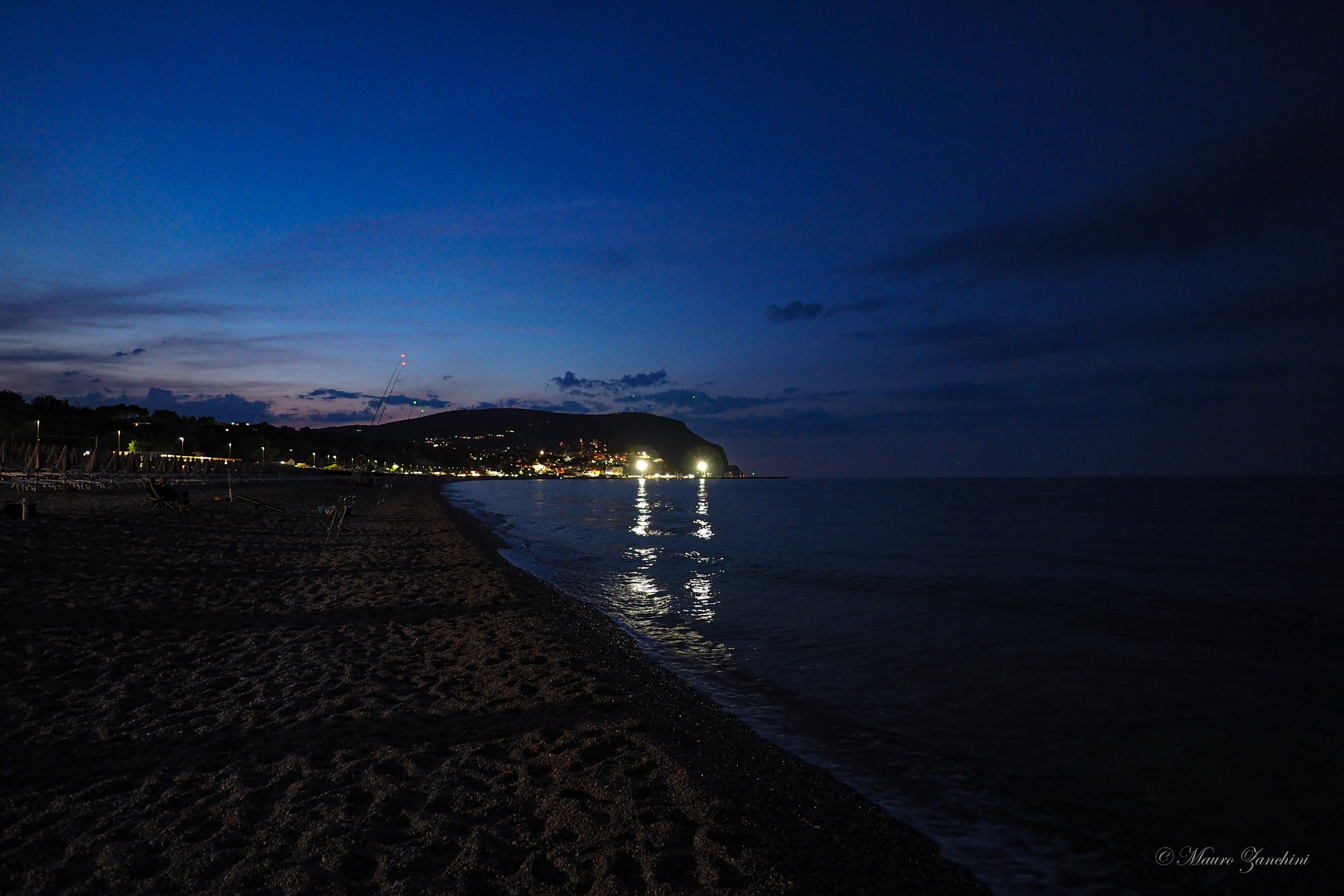 Numana dalla spiaggia di Marcelli