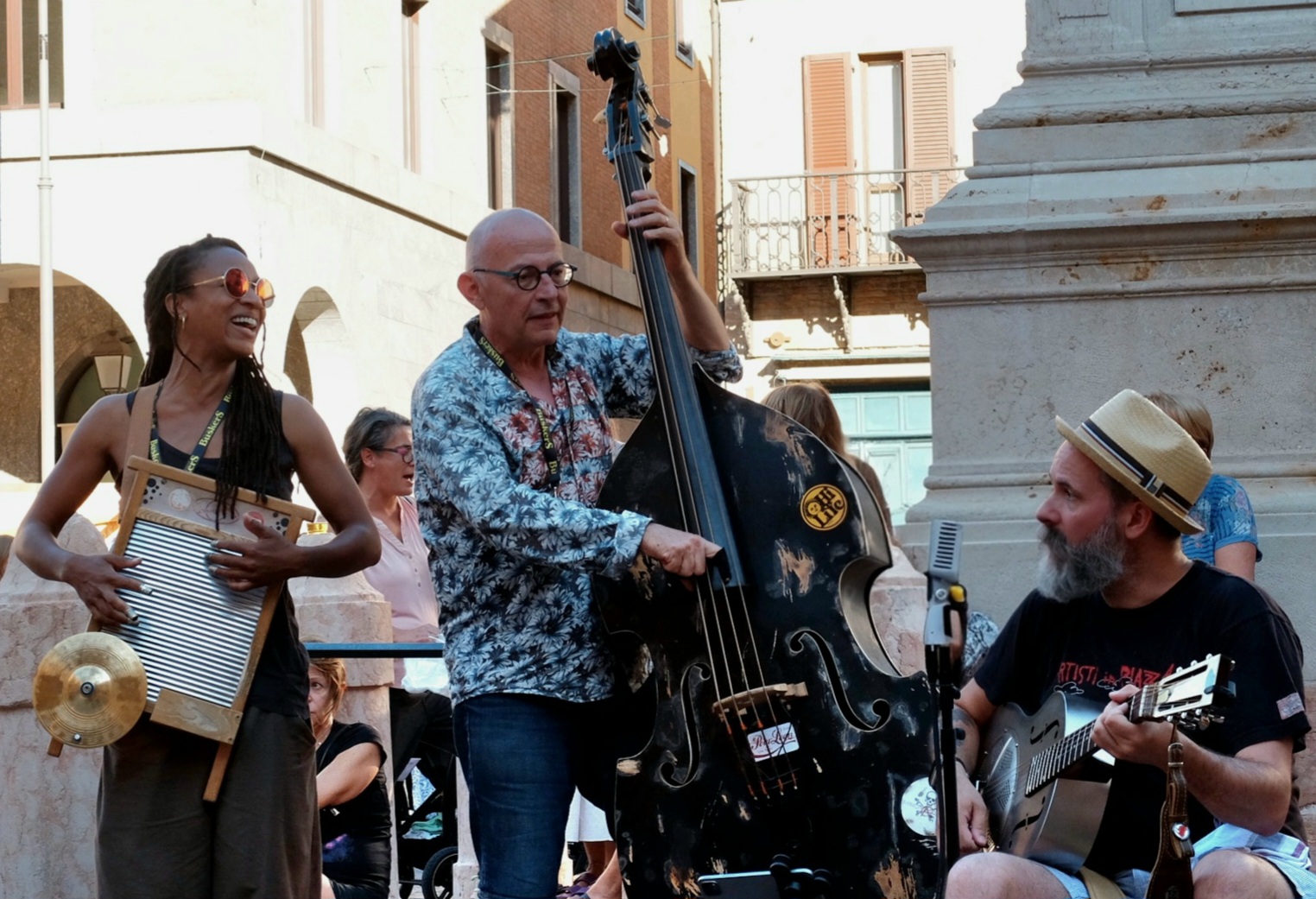 The Ohlson Family Roadshow Ferrara Busker 2025