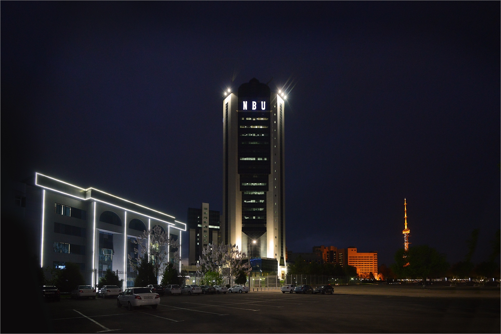 Banca Nazionale dell'Uzbekistan e la Torre Televisiva