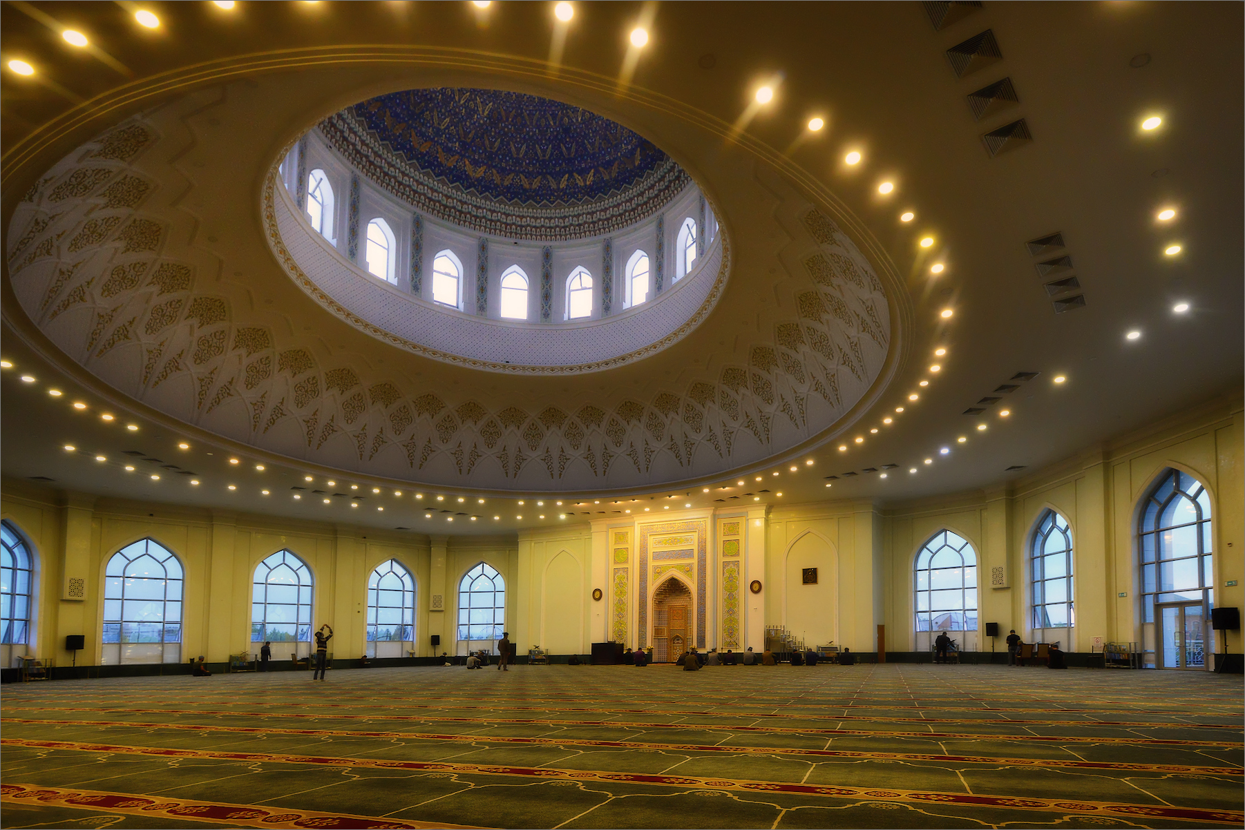 All'interno della Moschea Minore