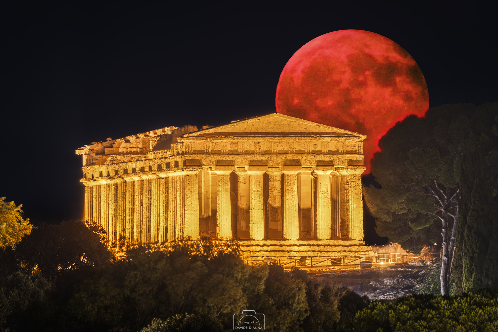 The Moon behind the Temple of Concord