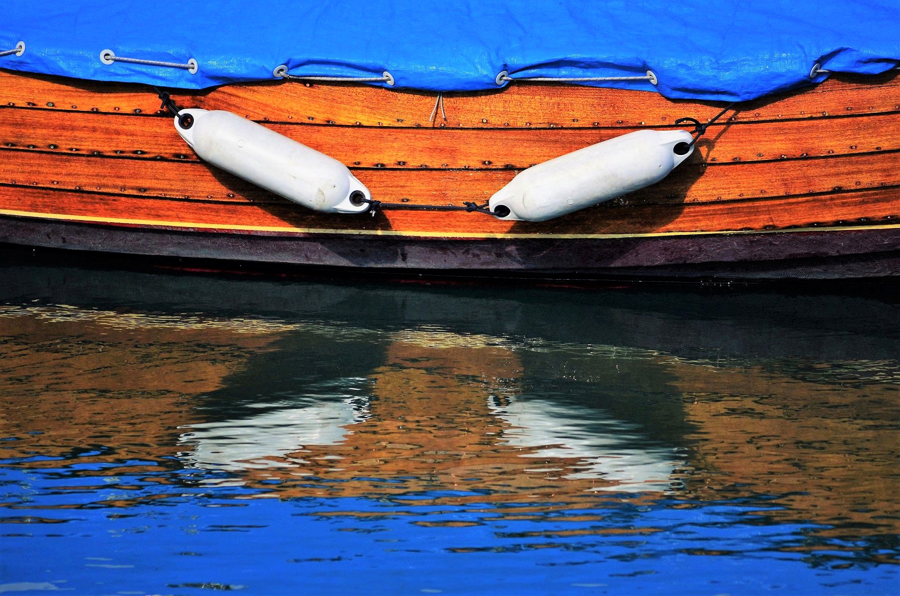 Symmetry of reflections