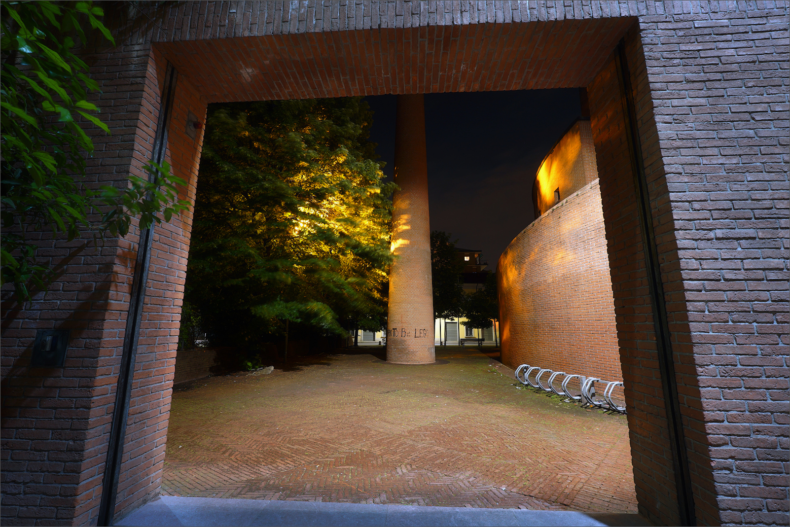 Un frammento della Corte del Cotone a Seregno (mb)