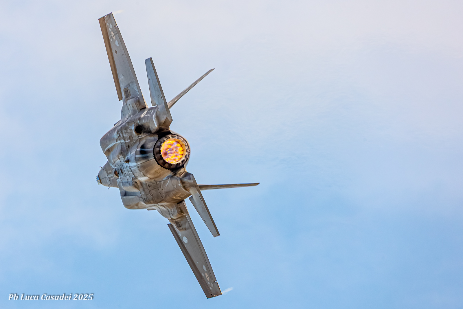 F 35 con post bruciatore acceso