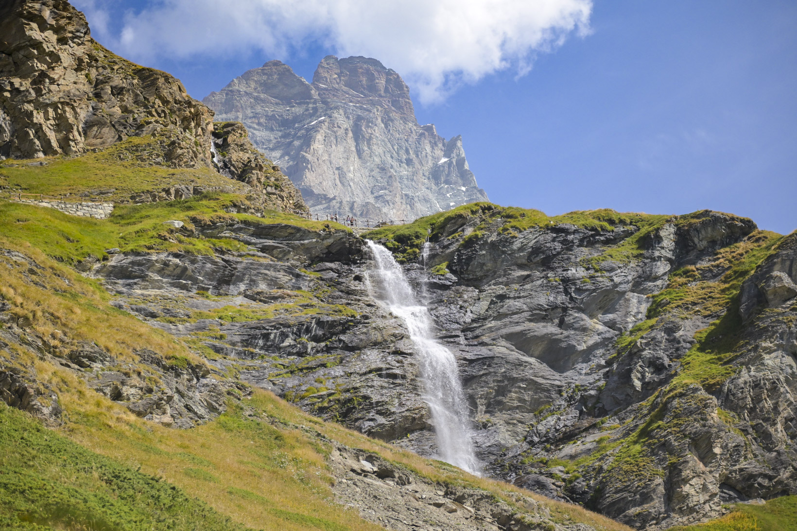 Monte Cervino e la cascata del suo Torrente