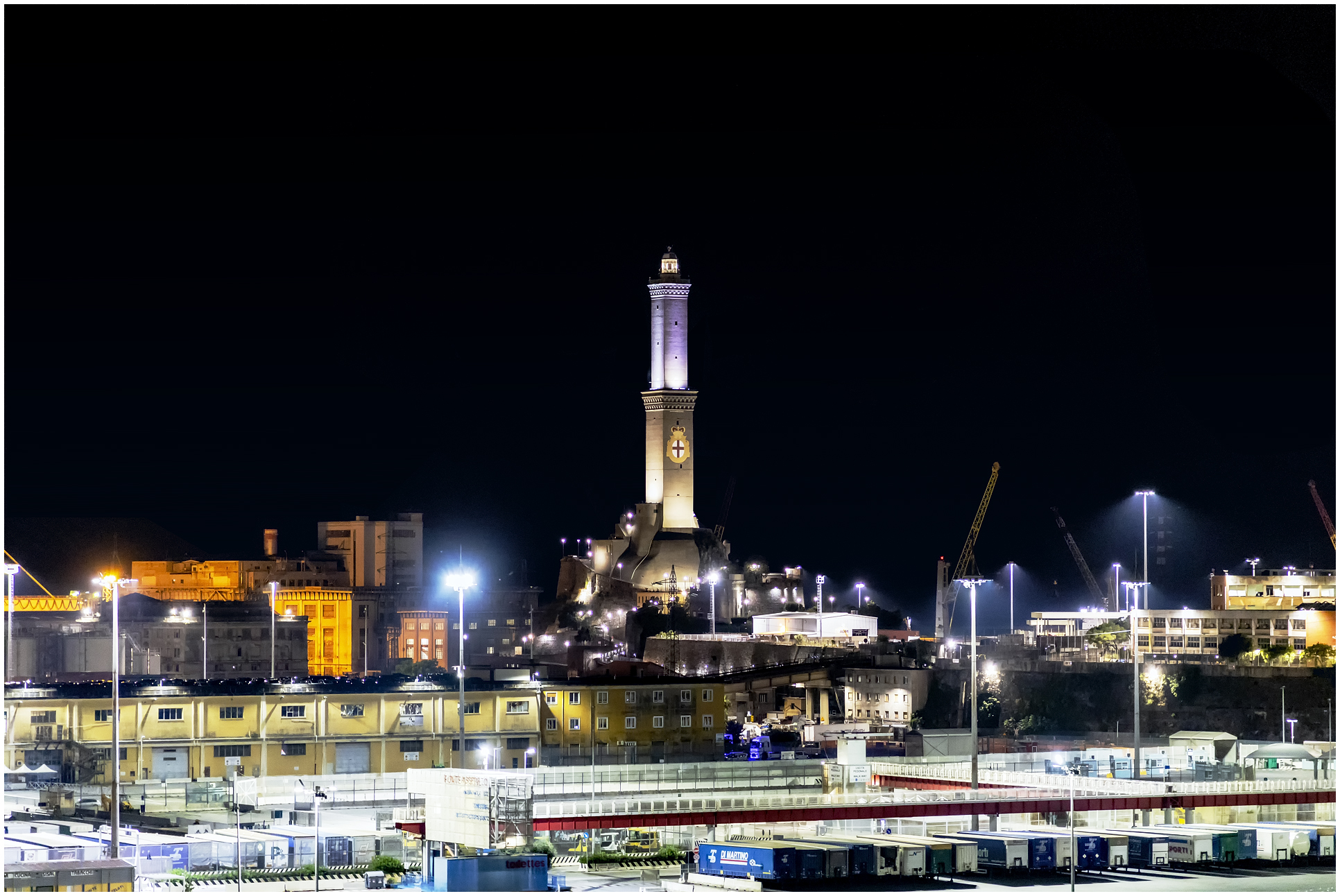 Porto di Genova di notte