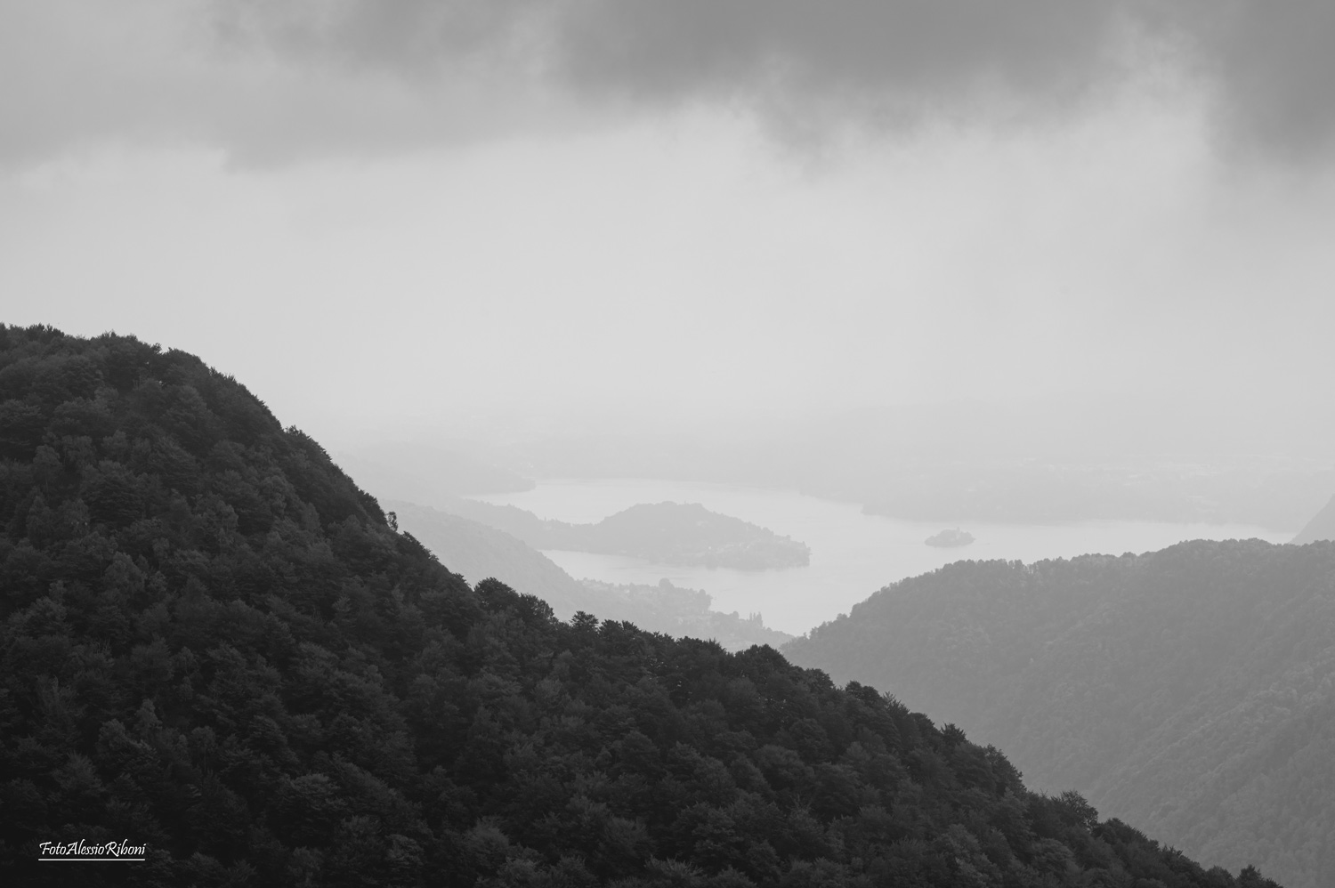 val strona scende la nebbia
