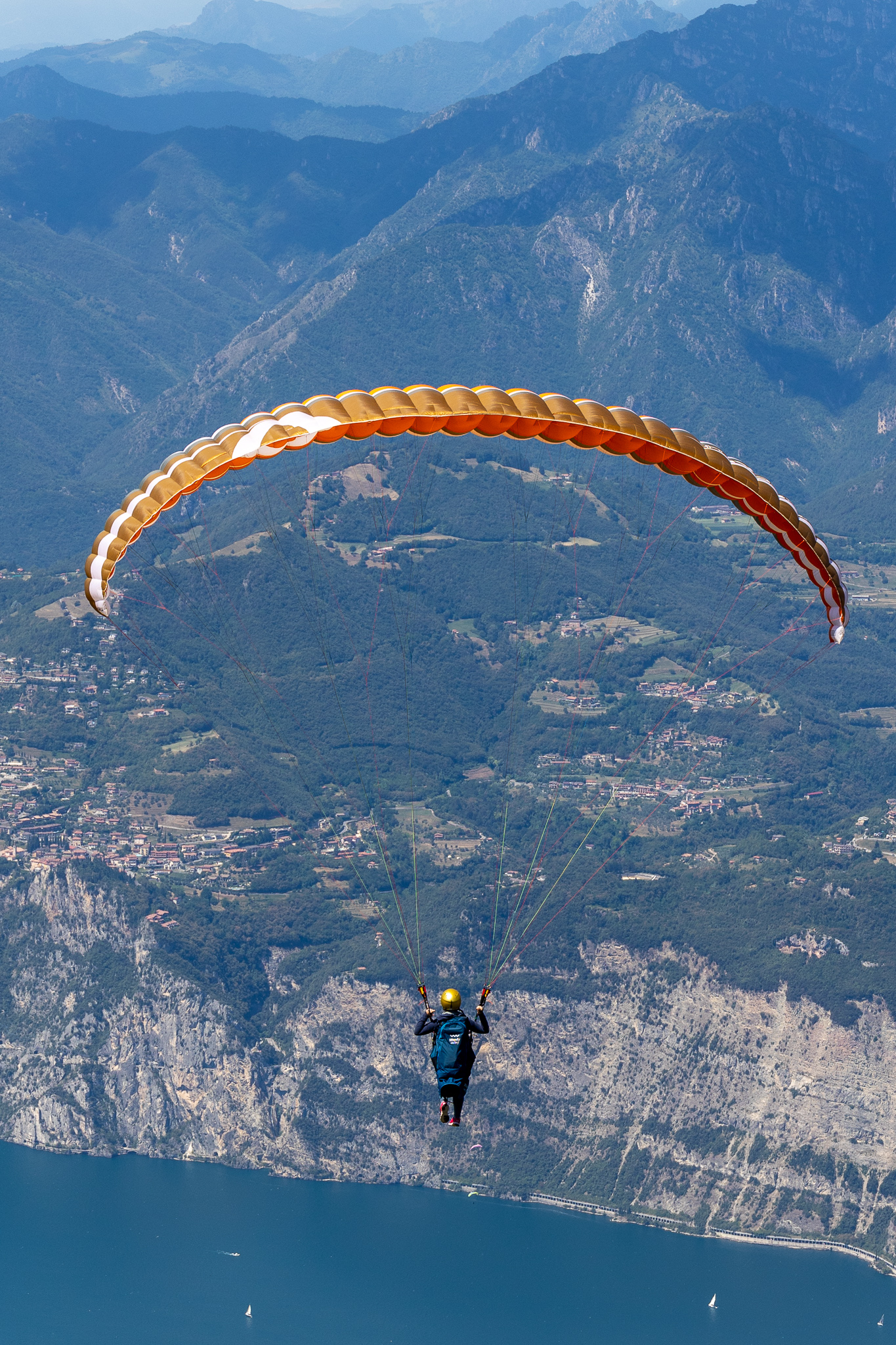 ..mi sostiene nel blu