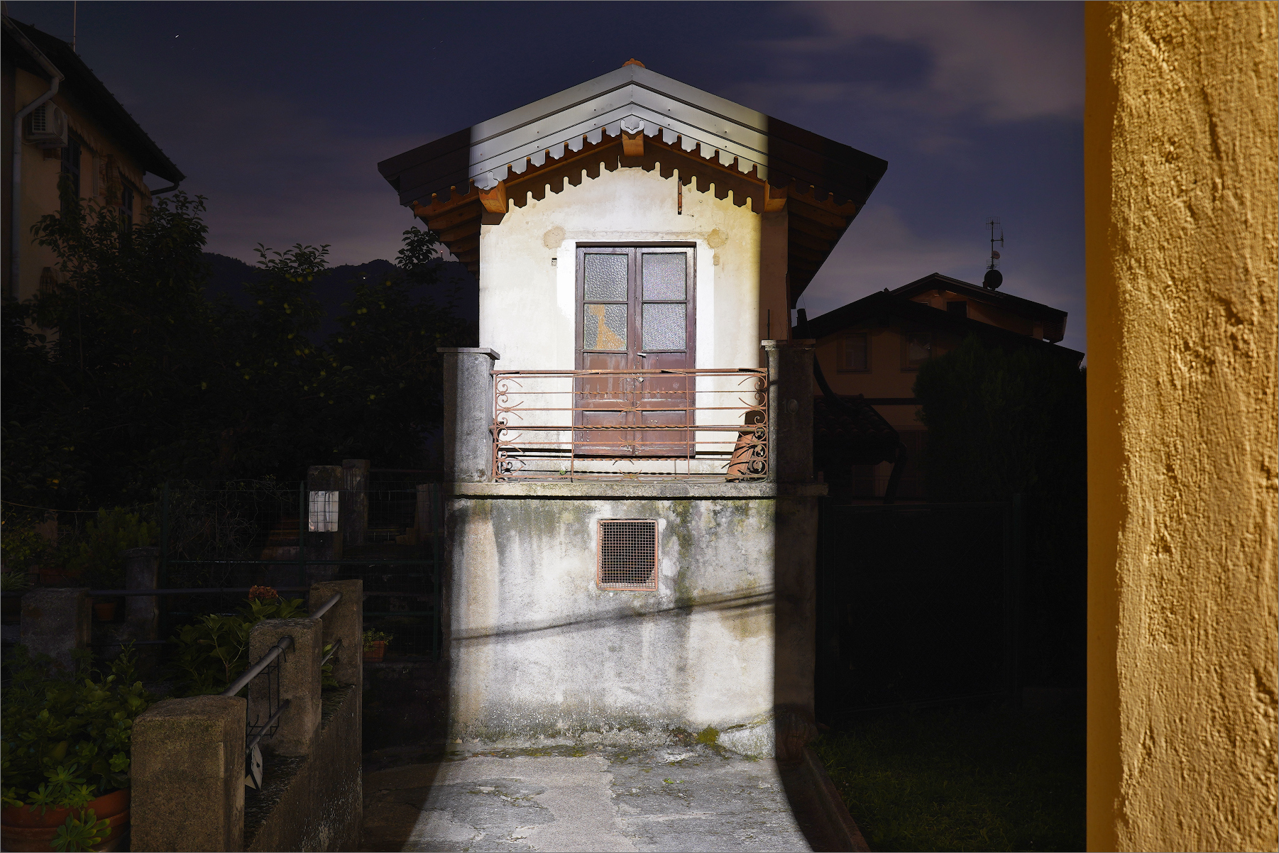 una casetta in un cortile privato ad Asnigo, Cernobbio