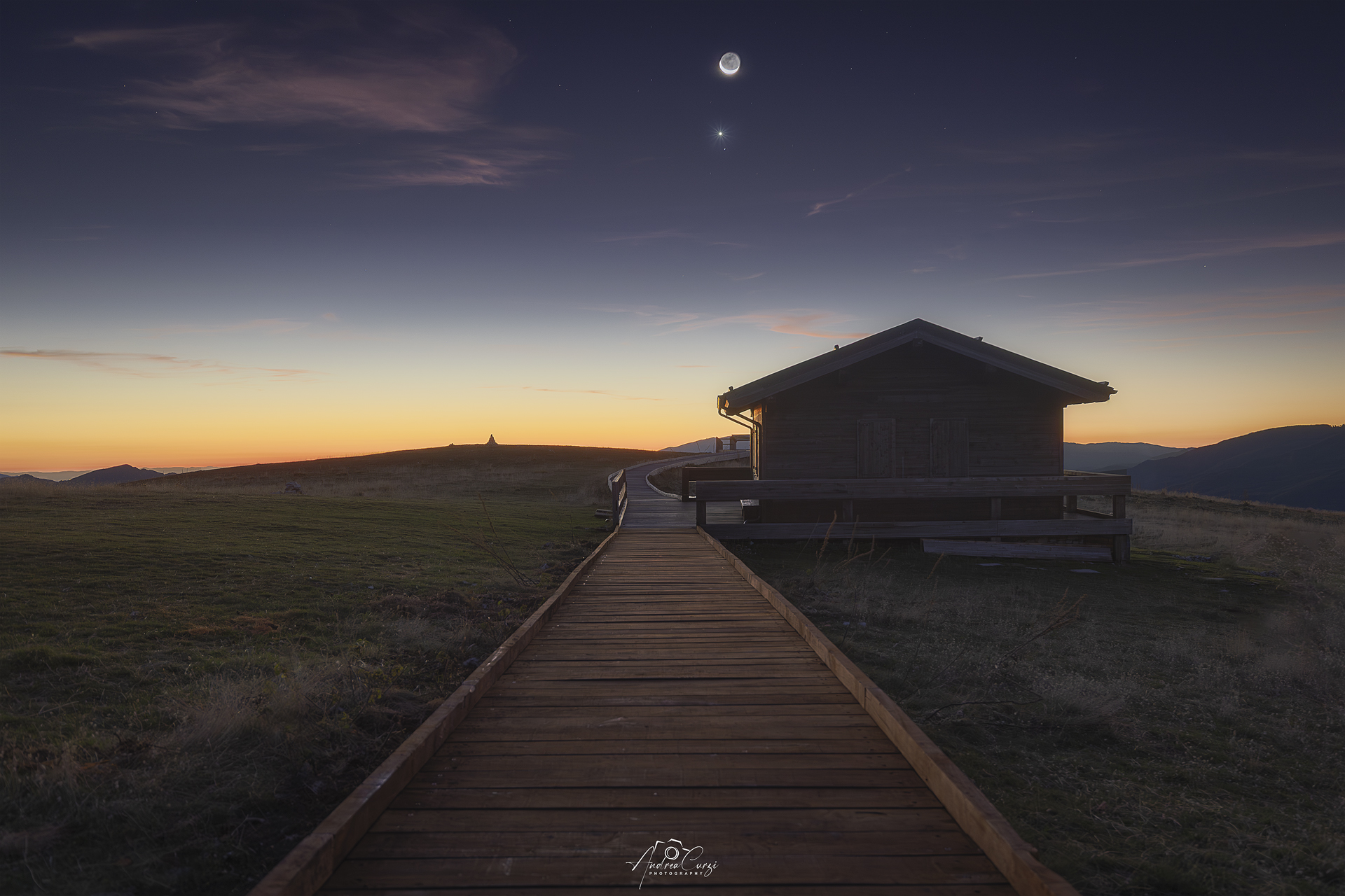 Alignment between the Moon and Venus