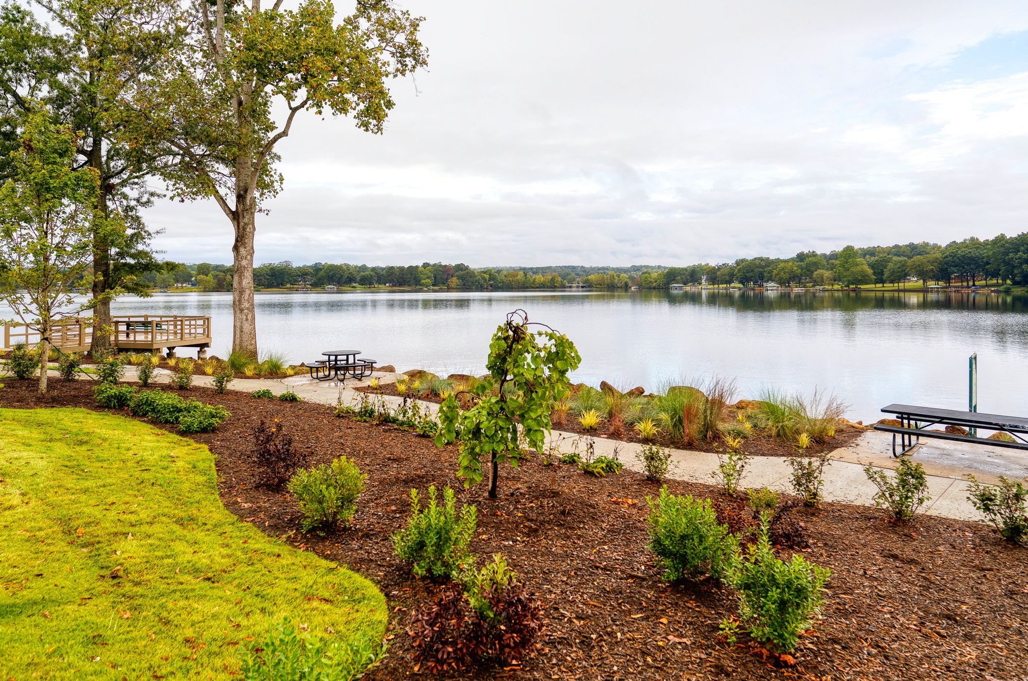 Bowen Lake Park all'inizio dell'autunno