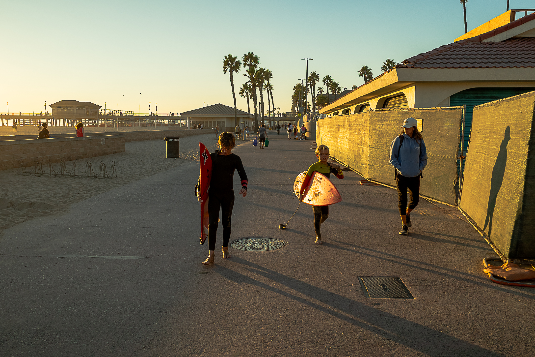 Young Californian surfers