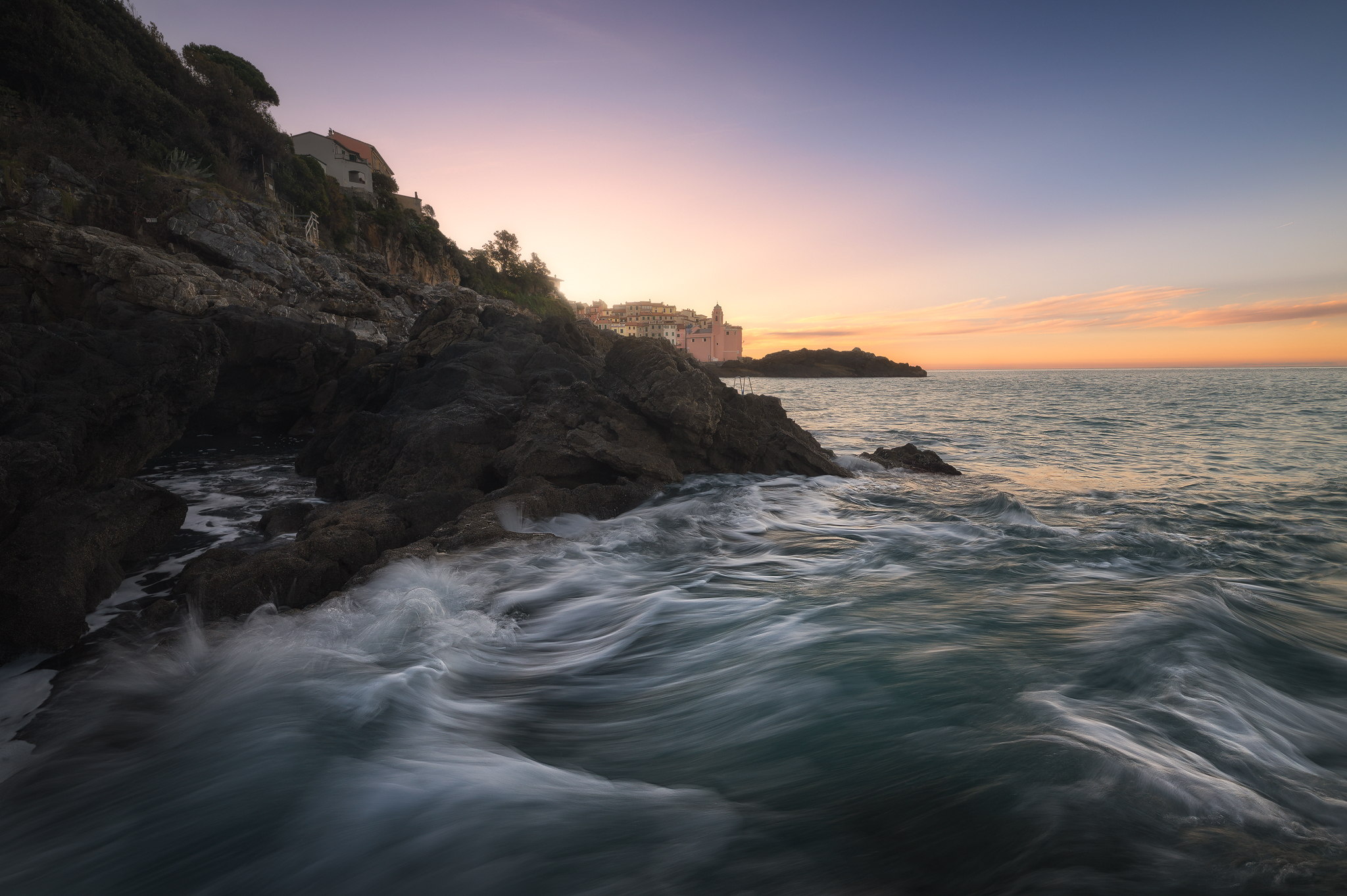 Wave brushstrokes in Tellaro