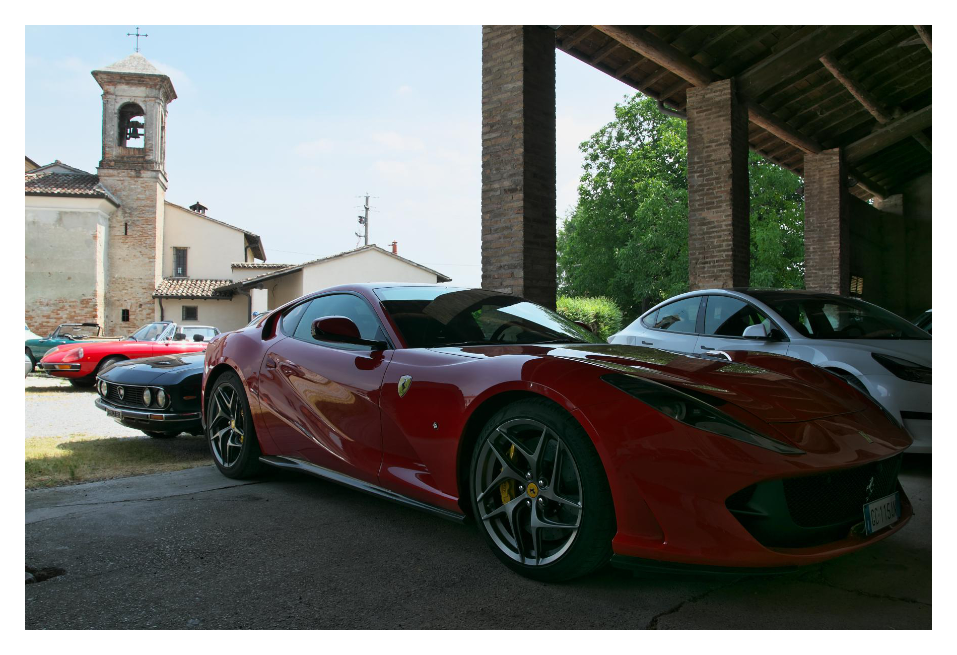 Ferrari 812 Superfast V12