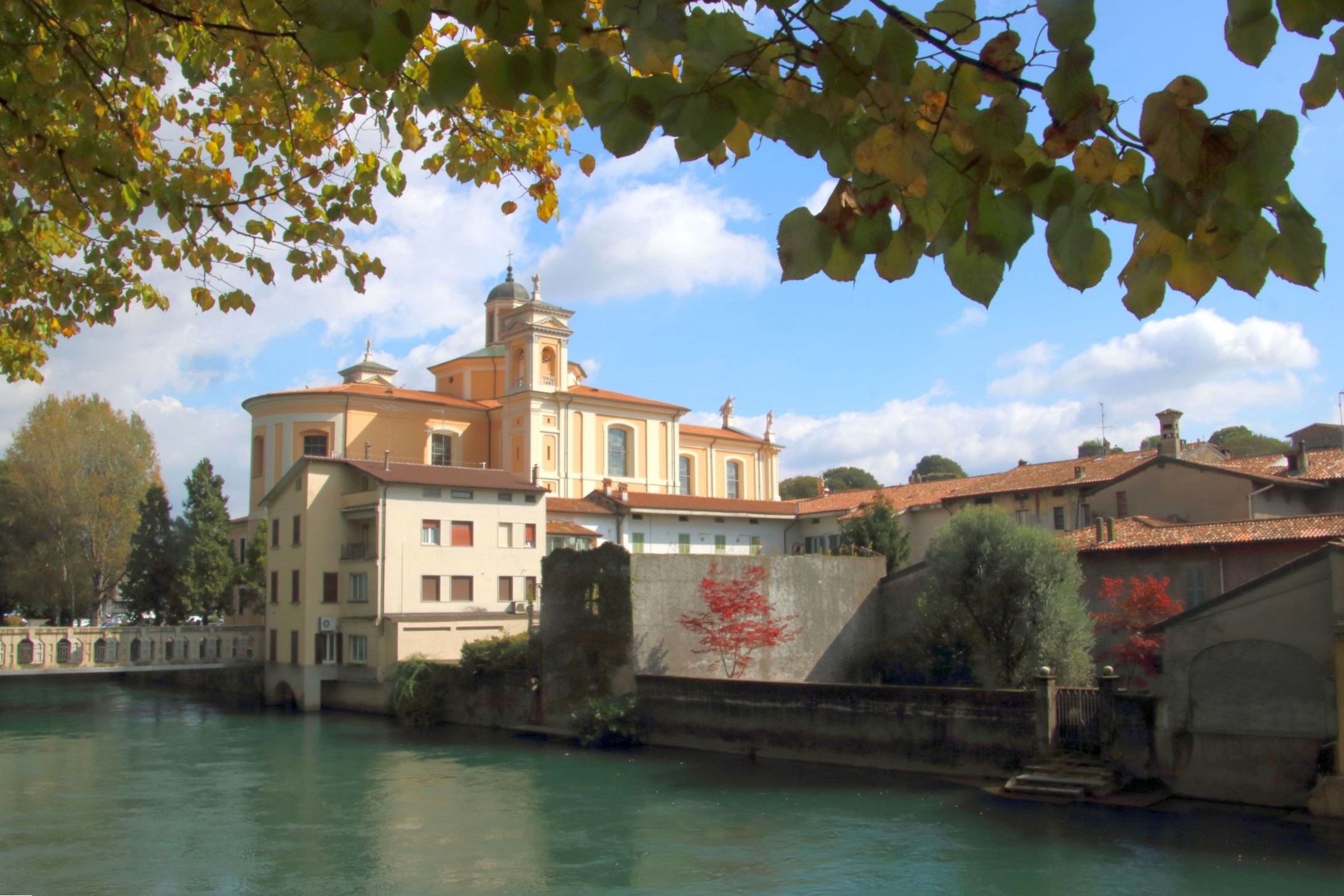 La chiesa sul fiume