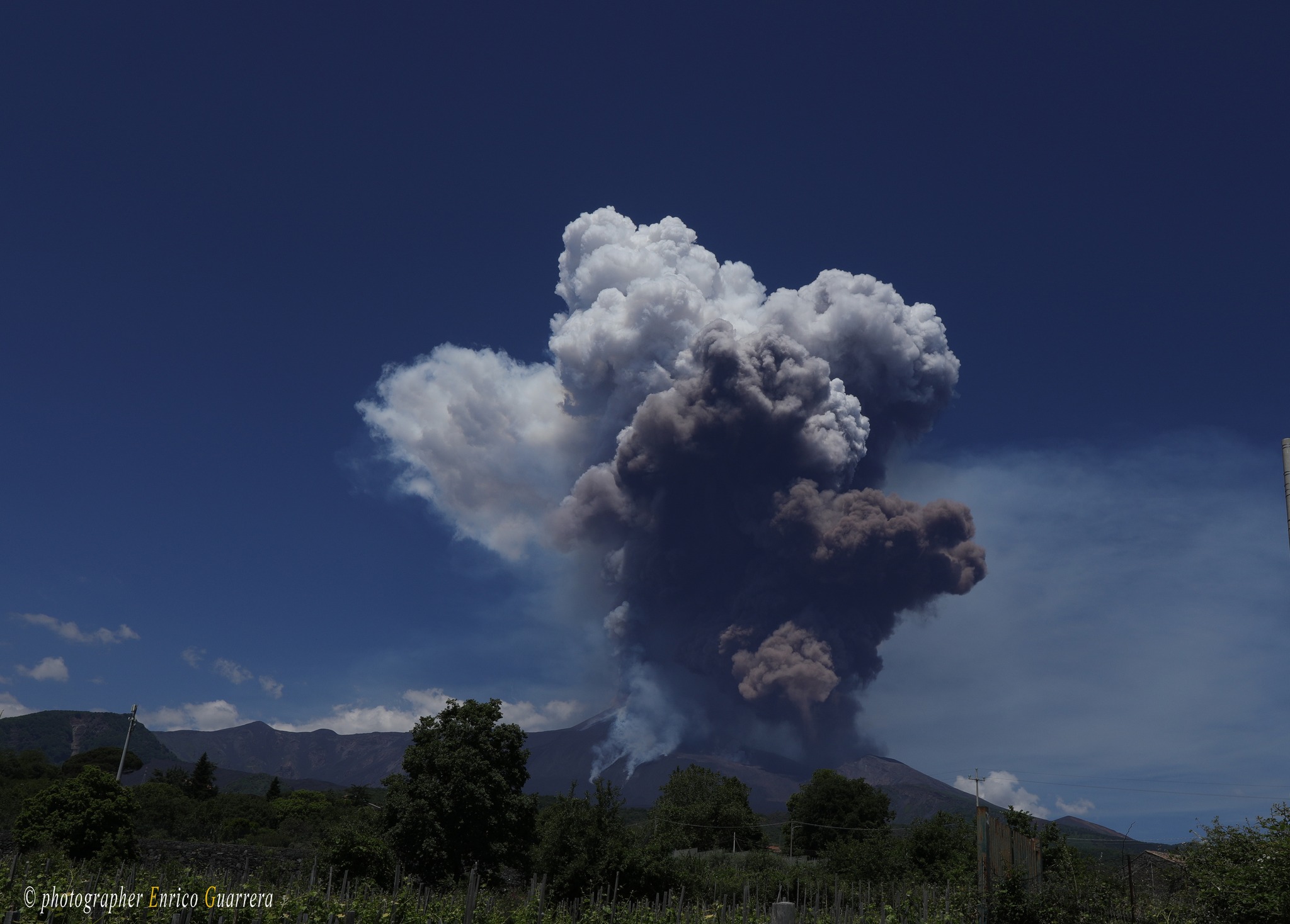 Etna wall explosion