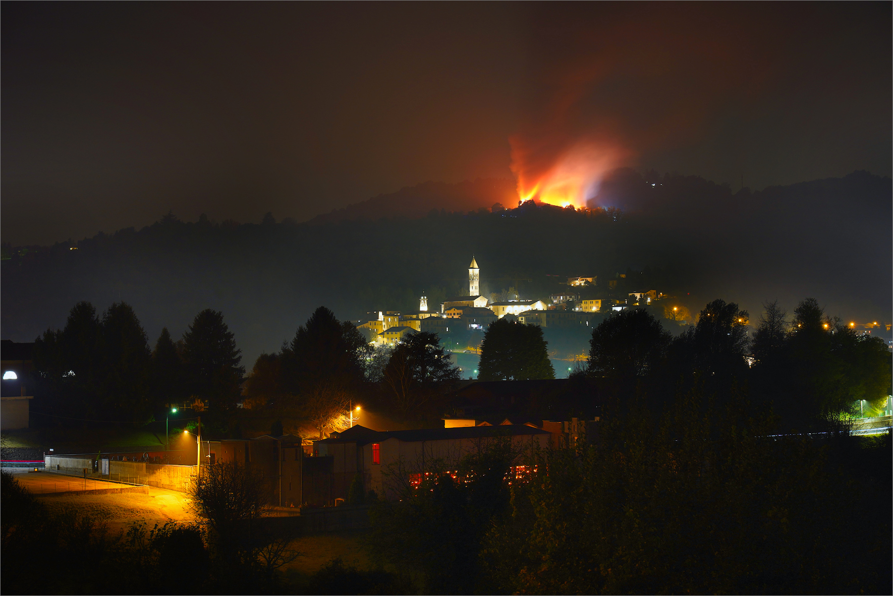 Incendio al Monastero della Bernaga (lc)