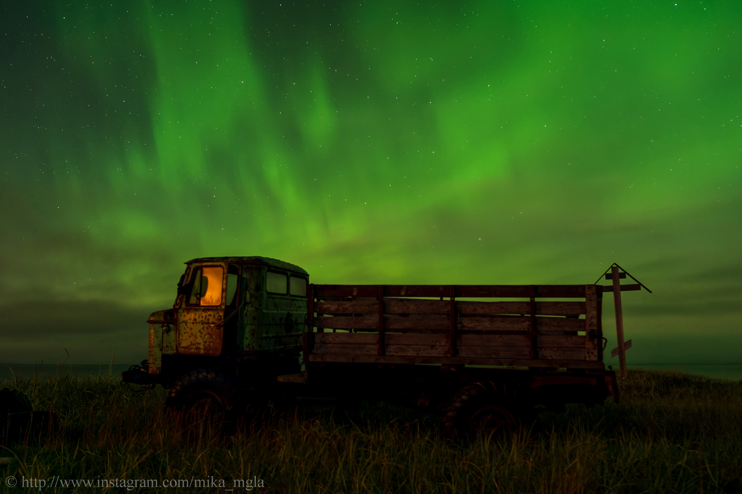 Aurora Boreale su camion abbandonato