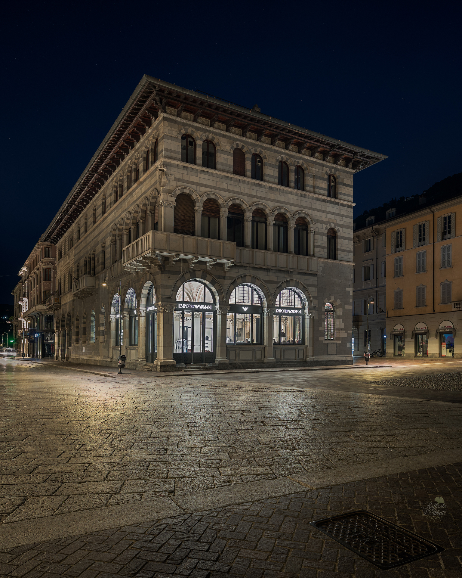 Palazzi storici accanto al Duomo di Como