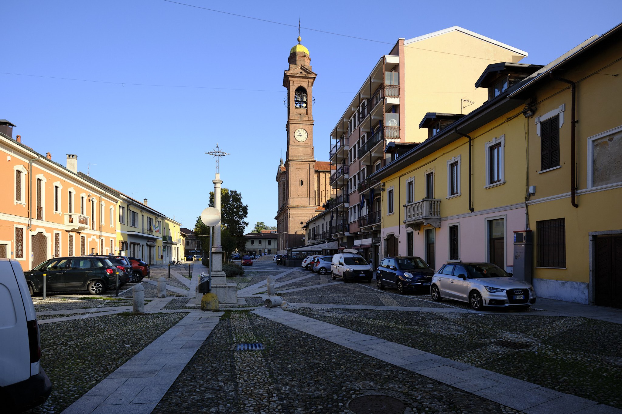 Piazza di giorno 1