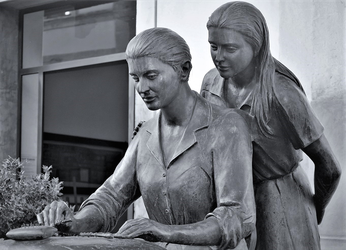 Monumento alla ricamatrice