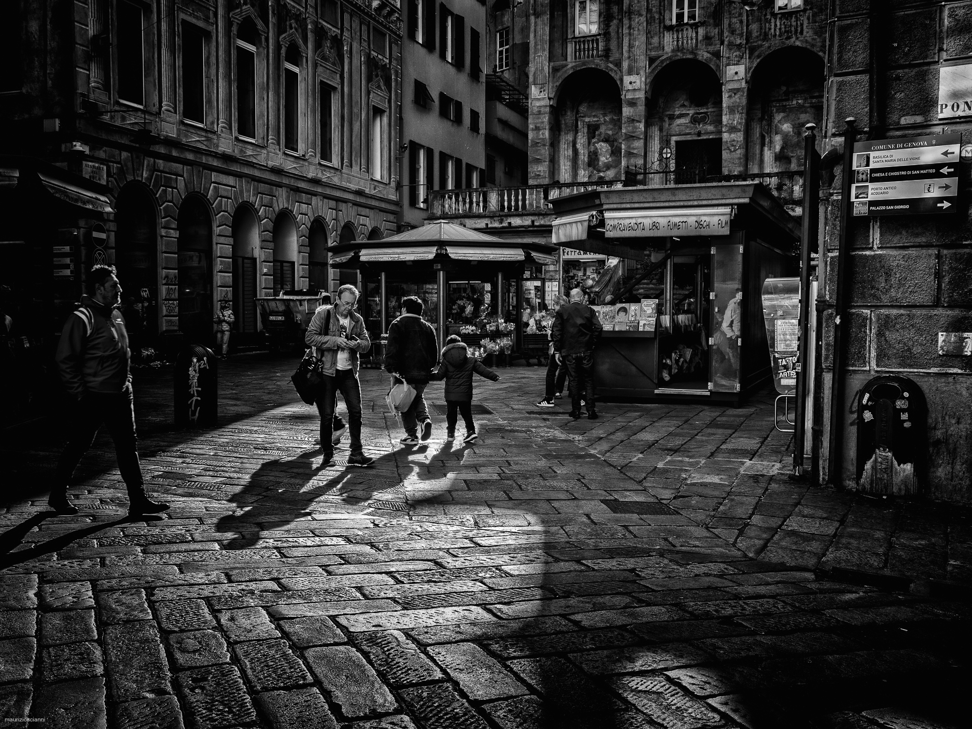 "y love caruggi"..vicoli di Genova