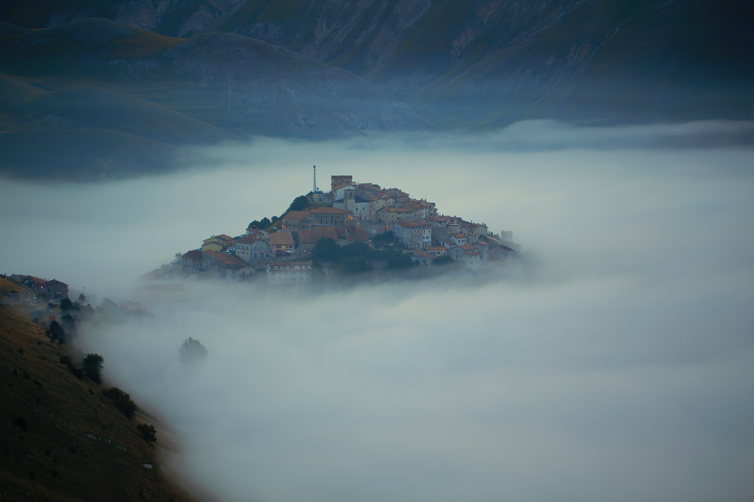 Castelluccio fra la nebbia