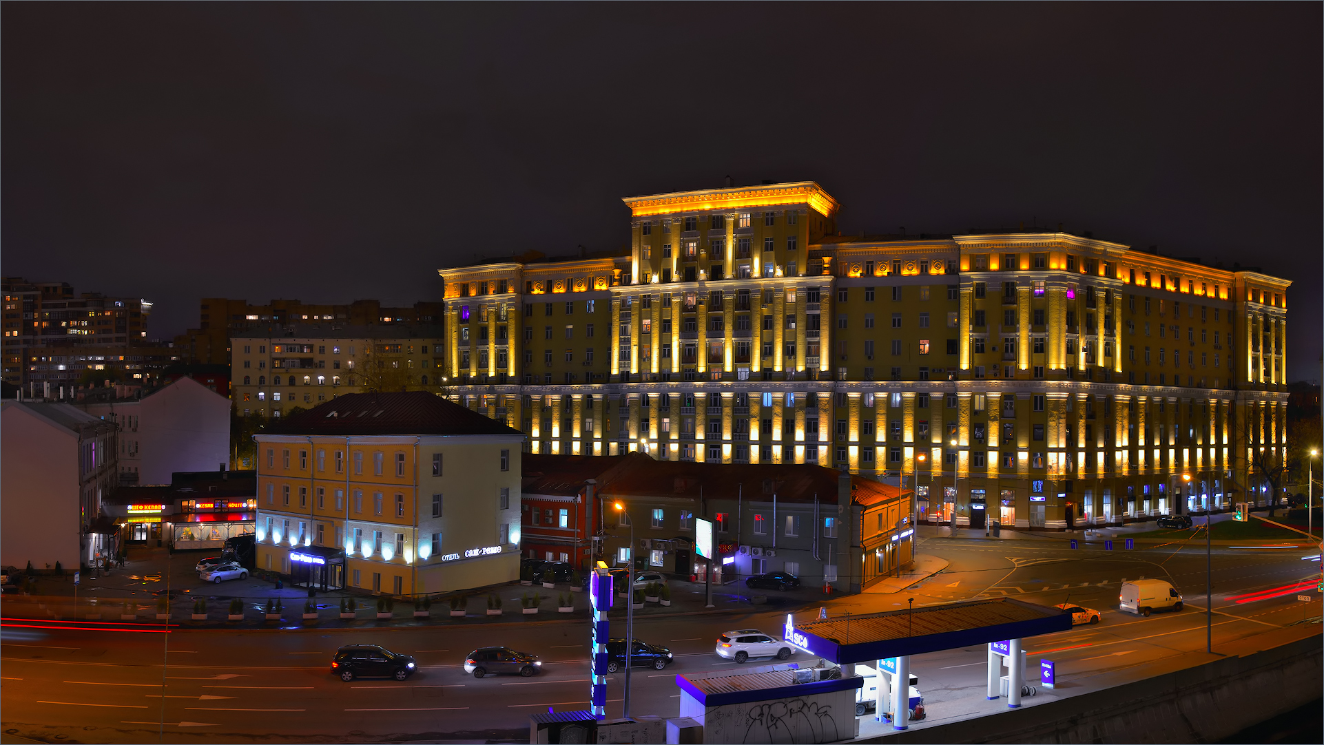 Palazzo residenziale sul lungofiume Moscova